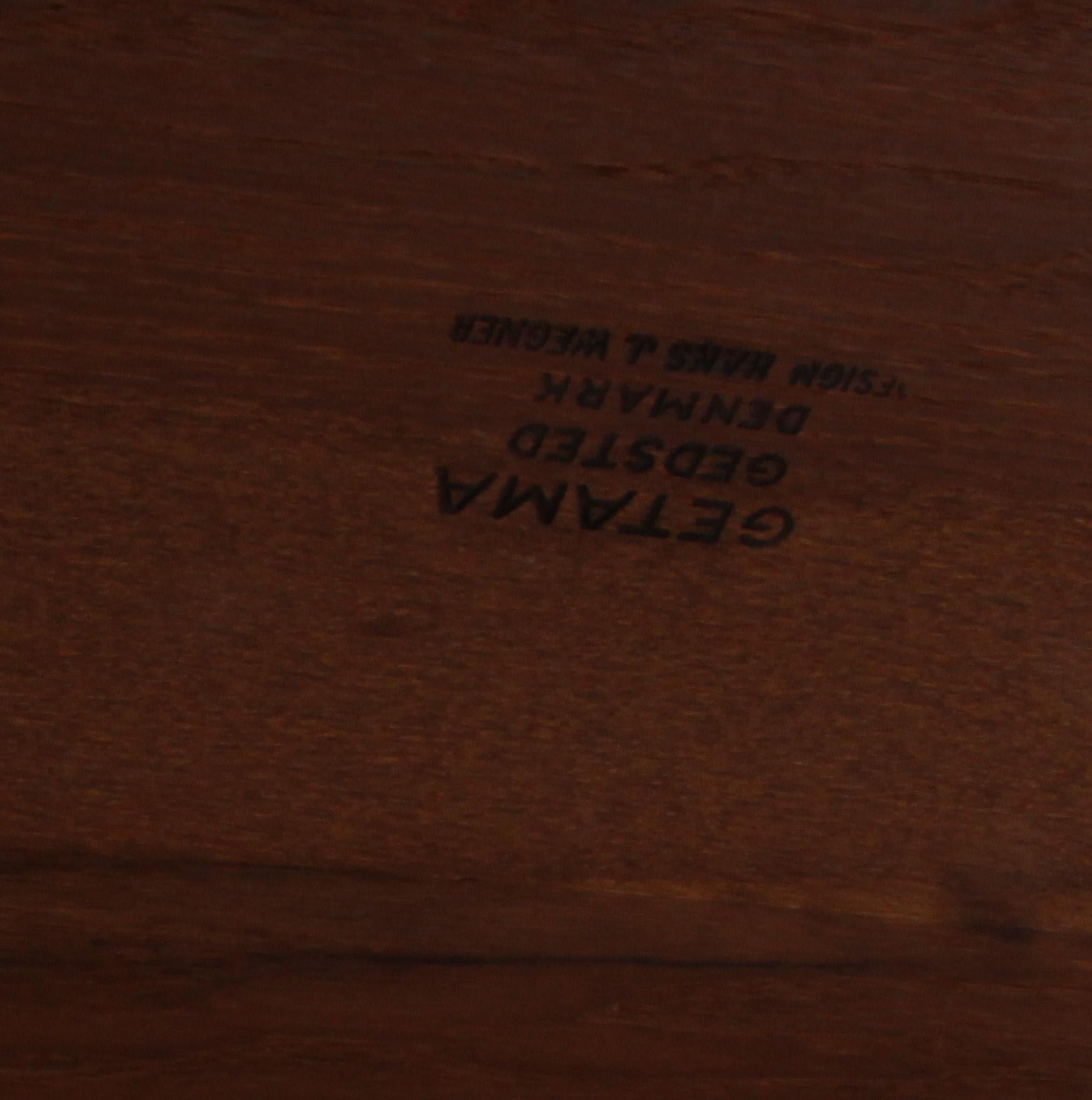 Milieu du XXe siècle Table basse Hans J. Wegner, chêne fumé, modèle GE15 en vente