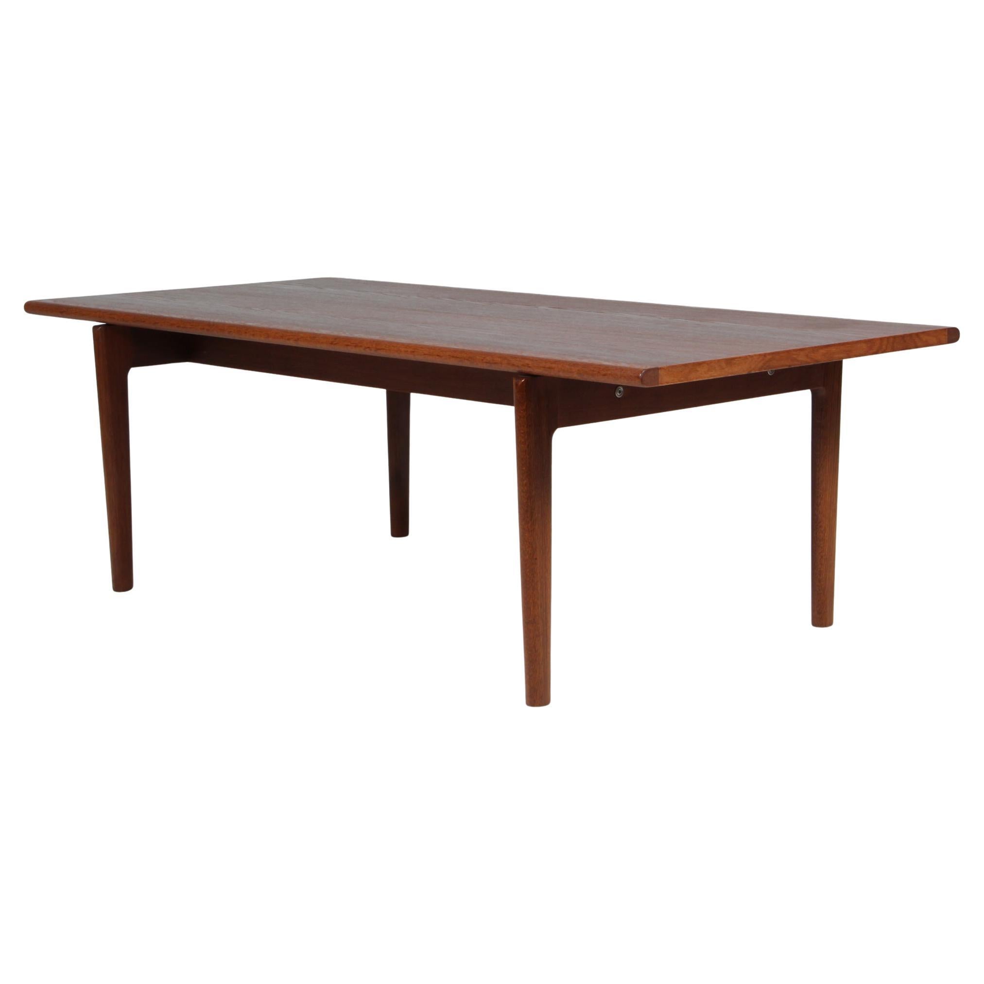Table basse Hans J. Wegner, chêne fumé, modèle GE15 en vente