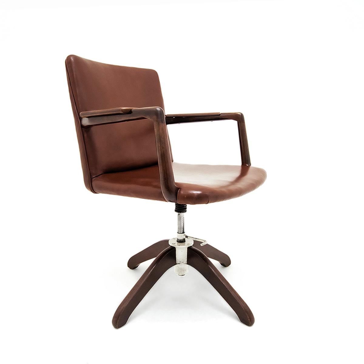 Mid-Century Modern Hans J. Wegner Danish 1940s Leather and Oak Model A721 Executive Chair For Sale
