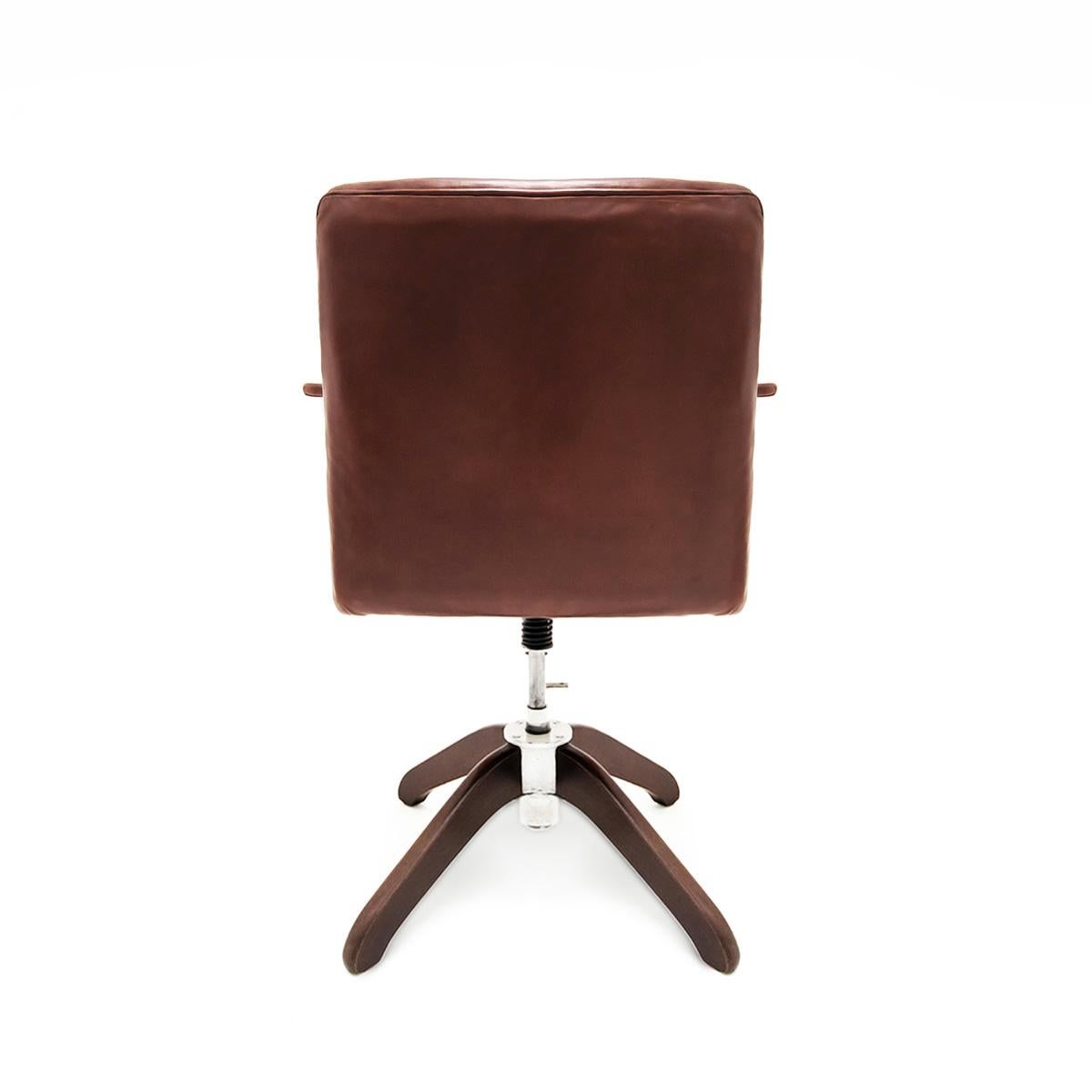 Mid-20th Century Hans J. Wegner Danish 1940s Leather and Oak Model A721 Executive Chair For Sale