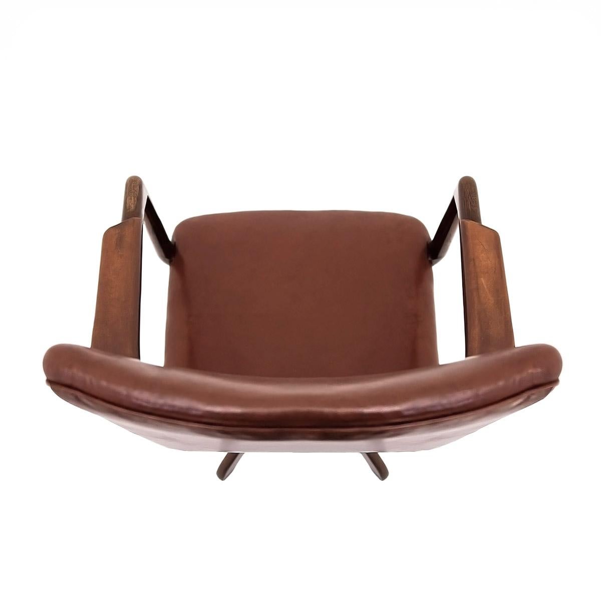 Steel Hans J. Wegner Danish 1940s Leather and Oak Model A721 Executive Chair For Sale