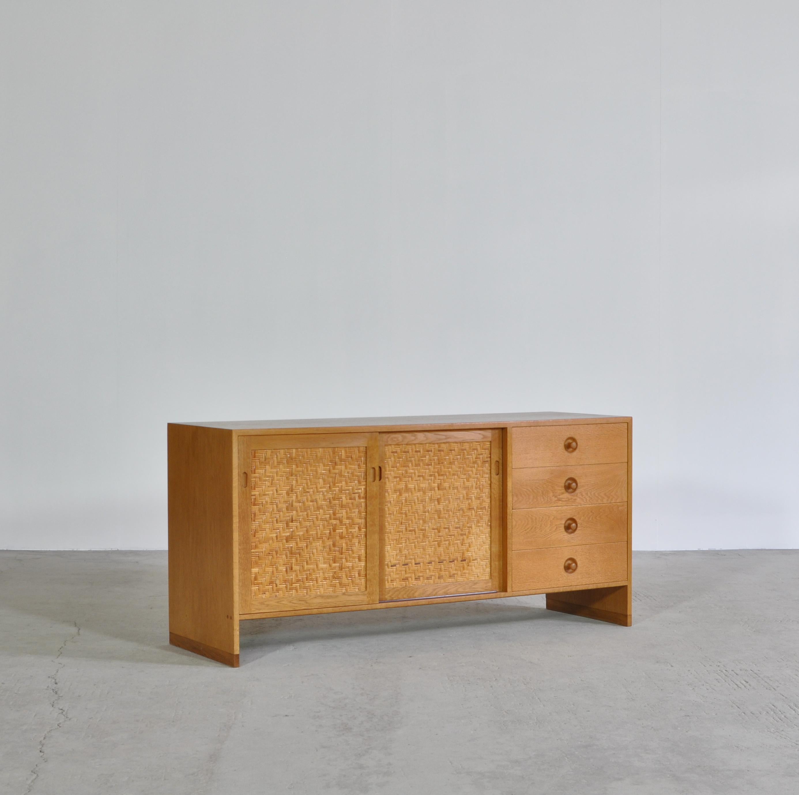 Rare and beautiful cabinet / sideboard by Hans J. Wegner for 