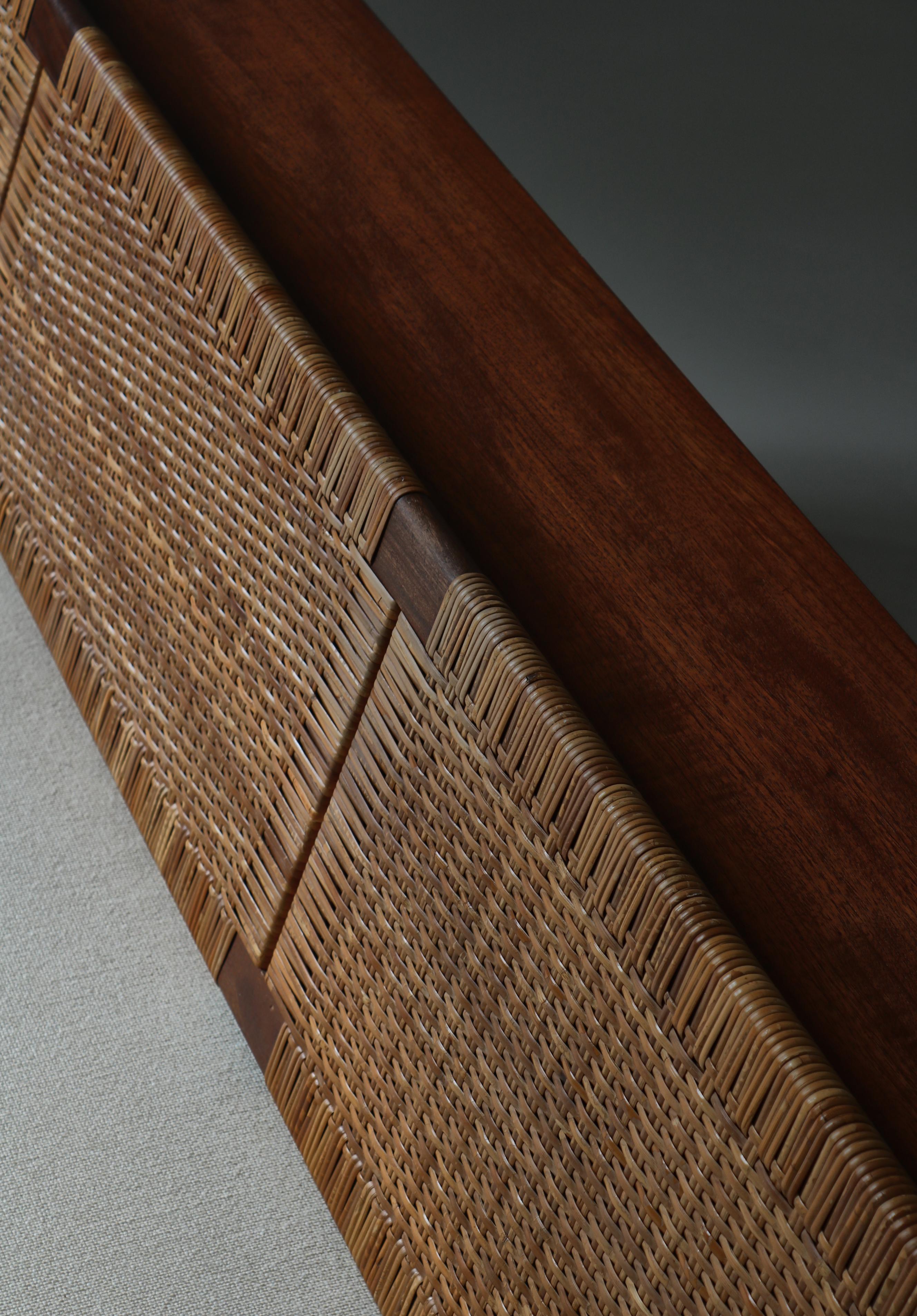 Lit de jour danois moderne Hans J. Wegner en teck et rotin GE7 Made at GETAMA, années 1950 en vente 1
