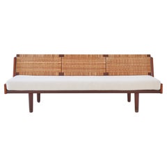 Hans J. Wegner Danish Modern Daybed in Teak and Rattan GE7 Made at GETAMA, 1950s