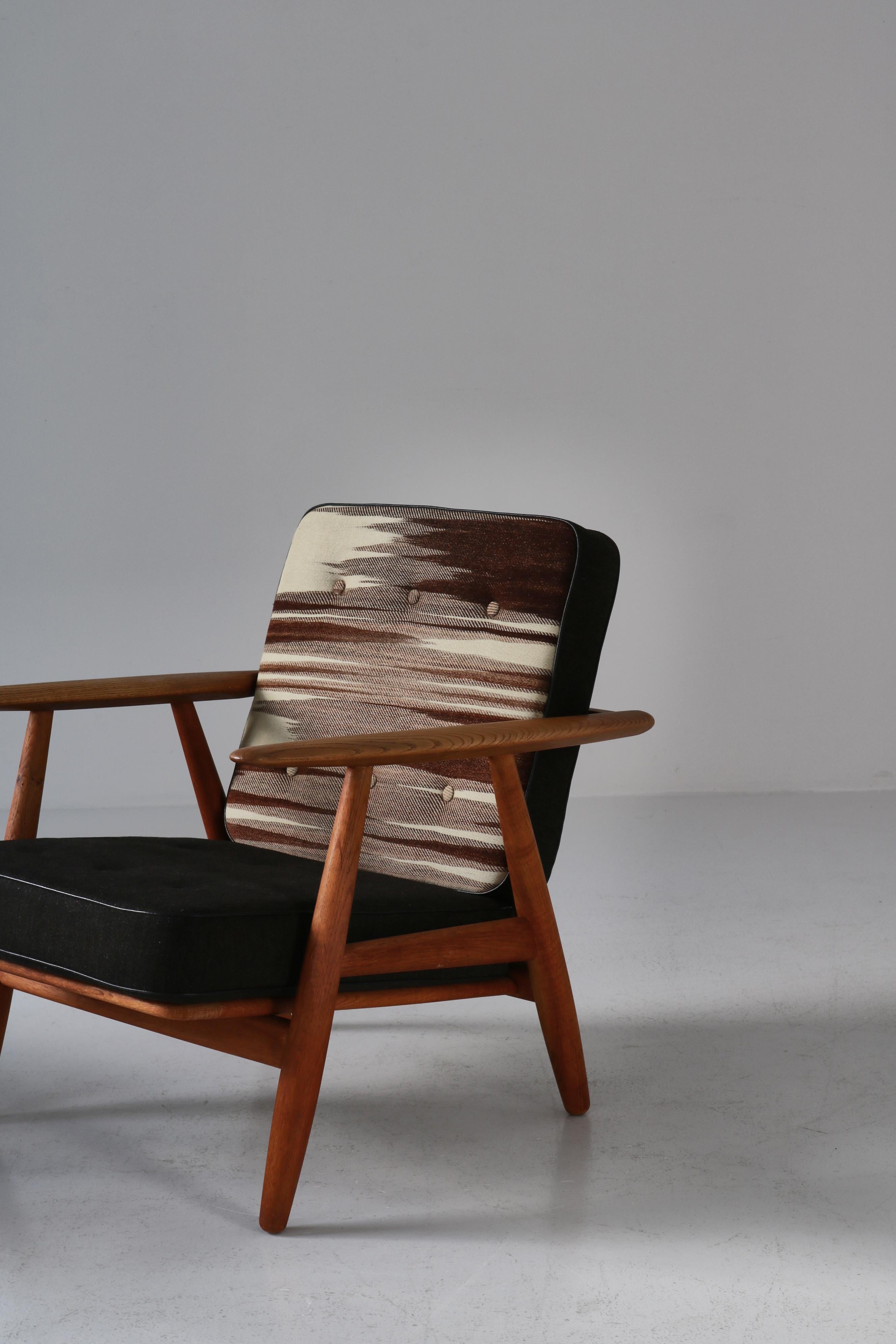Hans J. Wegner fauteuils de salon modernes danois en chêne «GE-240 », GETAMA 1955 en vente 5