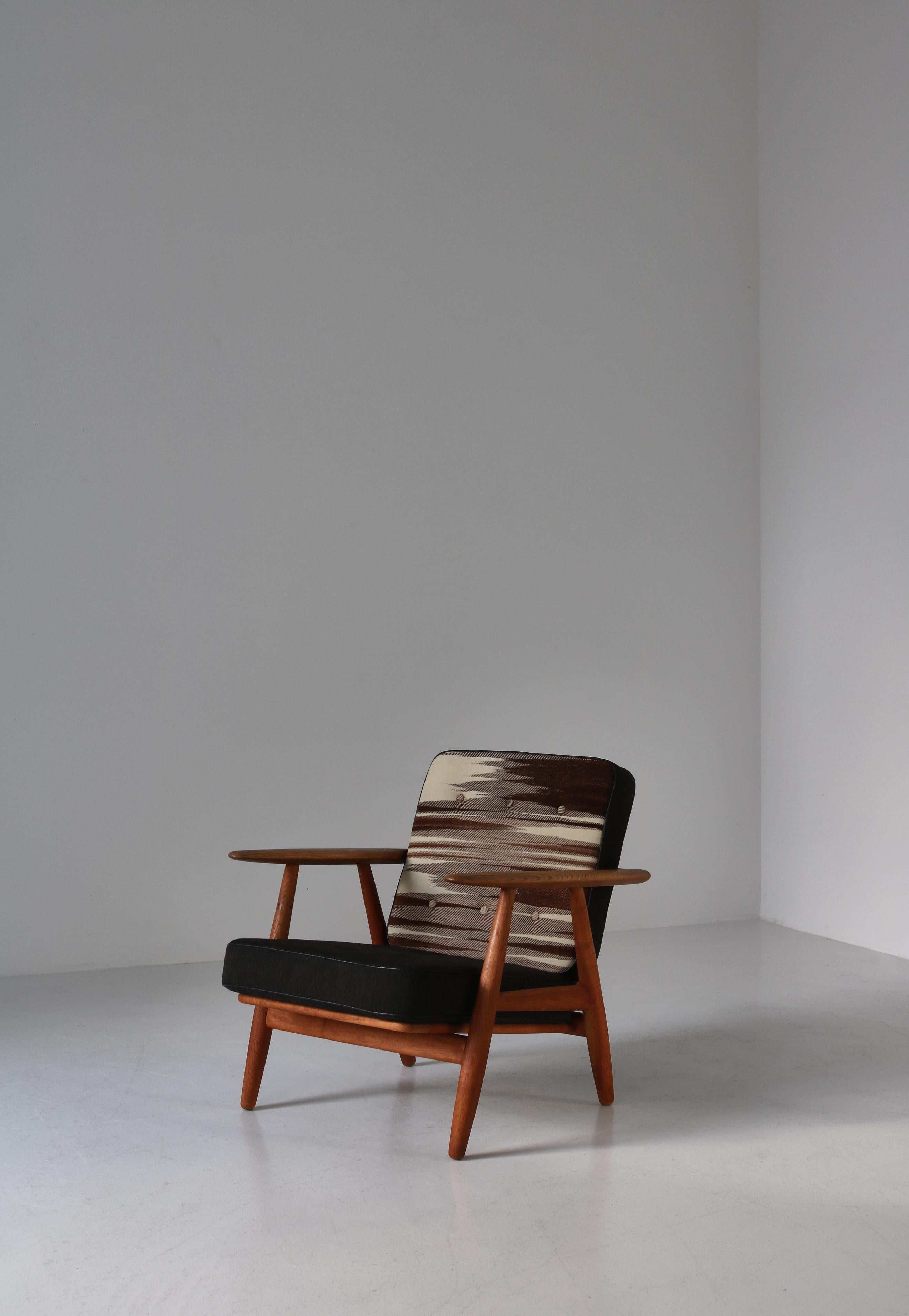Hans J. Wegner fauteuils de salon modernes danois en chêne «GE-240 », GETAMA 1955 en vente 8