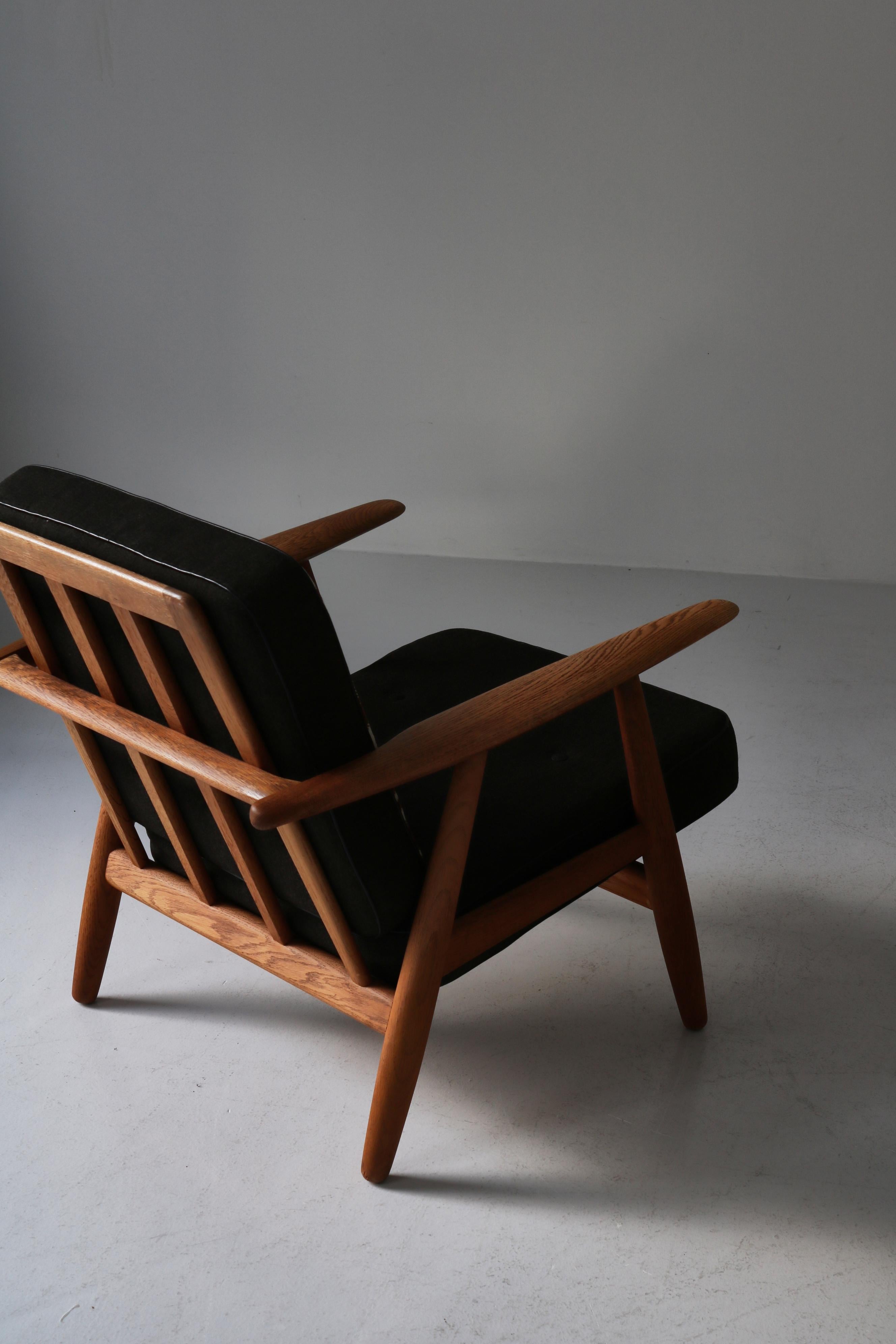 Hans J. Wegner fauteuils de salon modernes danois en chêne «GE-240 », GETAMA 1955 en vente 2