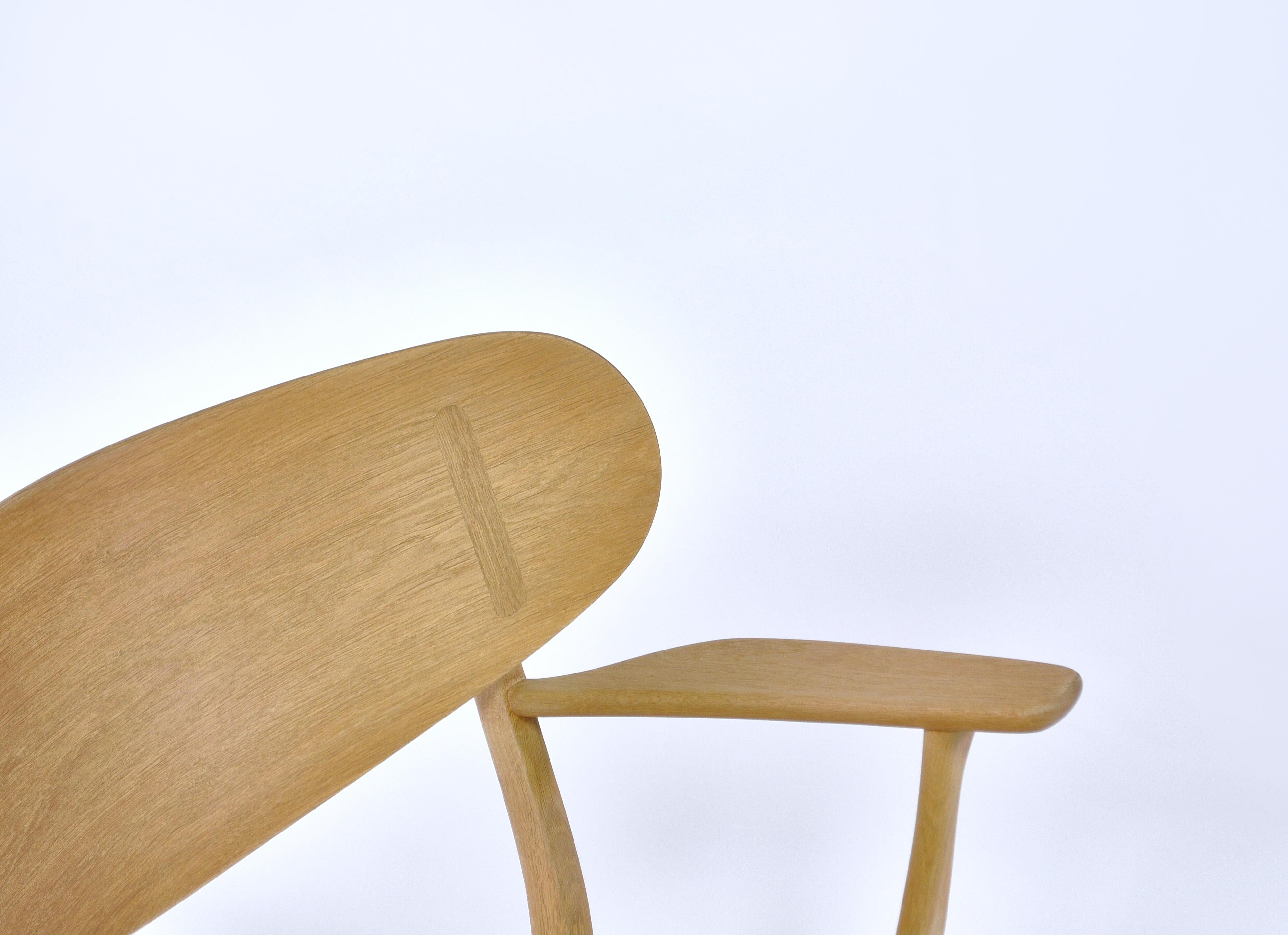 Hans J. Wegner Danish Modern Lounge Chair Model CH22 in Oak and Woven Paper Cord In Good Condition In Odense, DK