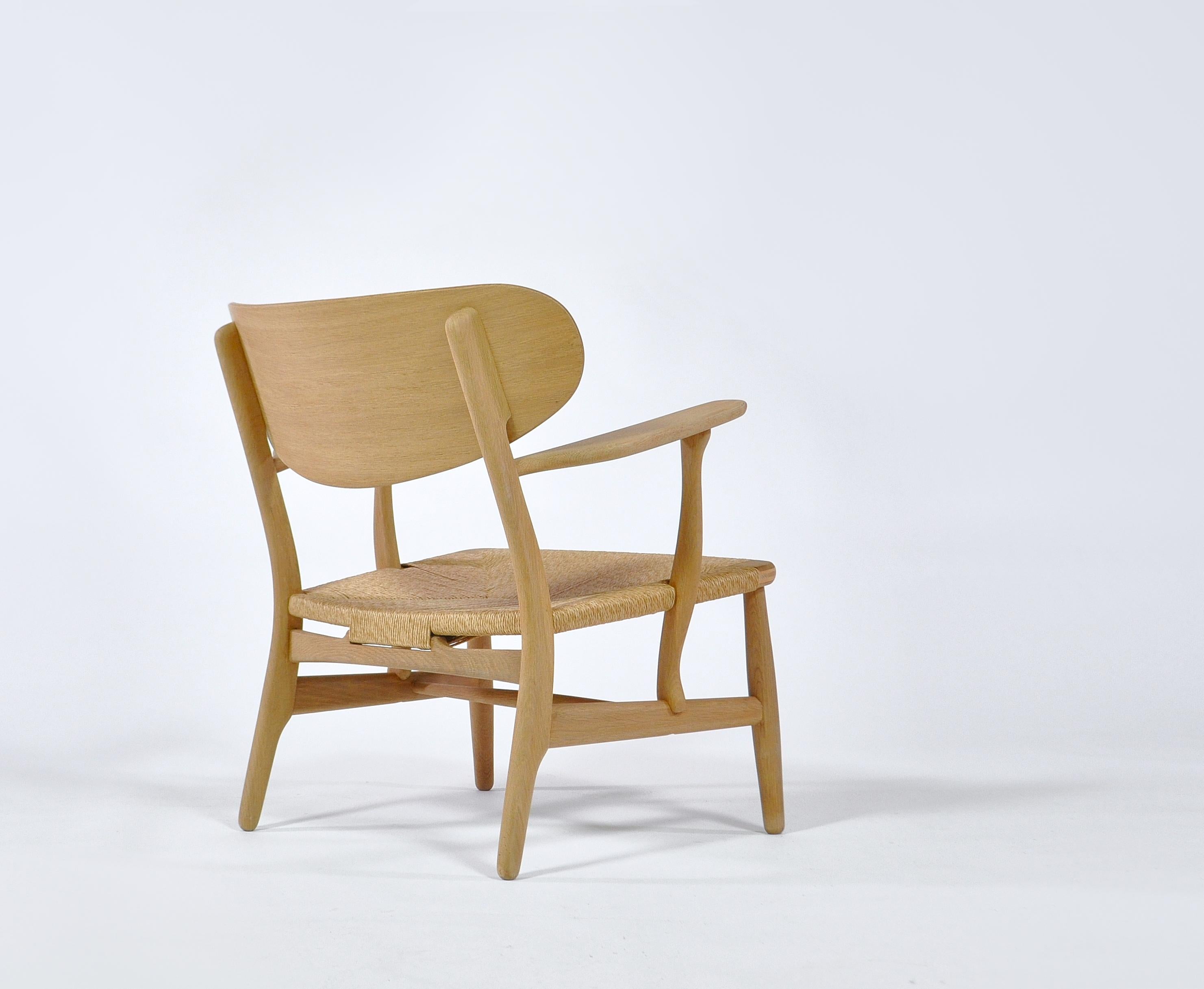 Hans J. Wegner Danish Modern Lounge Chair Model CH22 in Oak and Woven Paper Cord 1