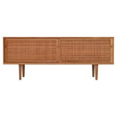 Enfilade moderne danois en chêne et rotin Modèle « Ry26 » de Hans J. Wegner, années 1960