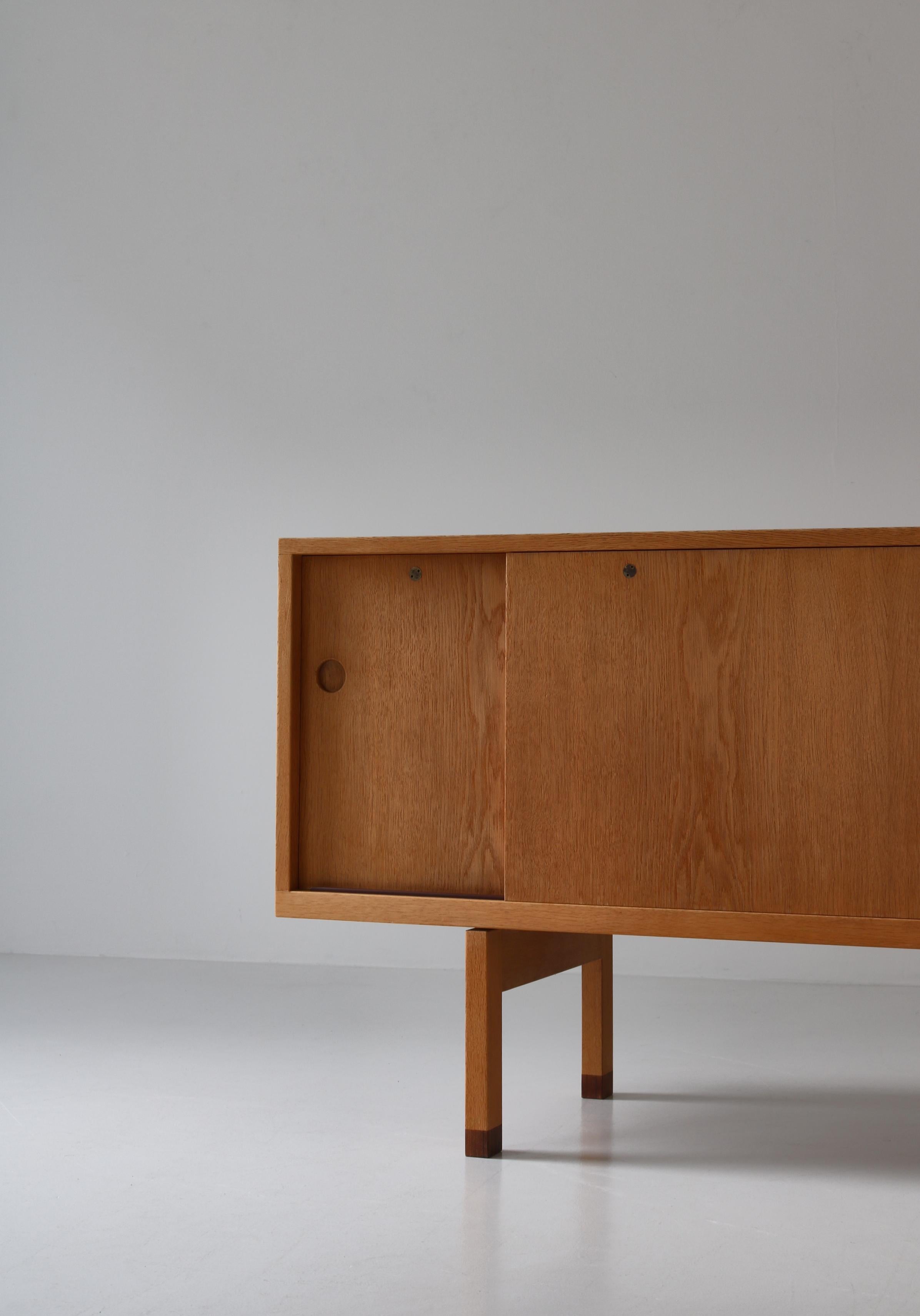 Dänisches modernes Sideboard aus Eiche, Modell „Ry26“, Hans J. Wegner, 1960er Jahre 5