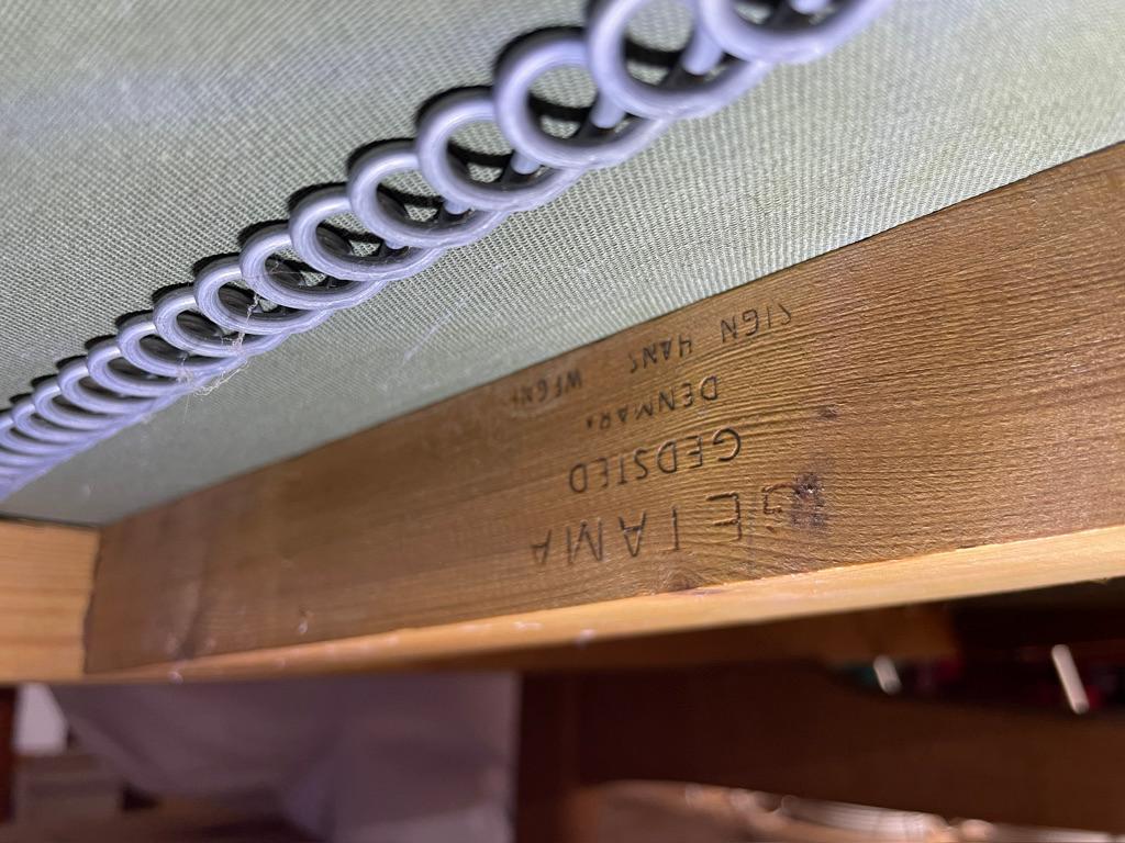 Sofá moderno danés de tres plazas Hans J. Wegner en venta 4