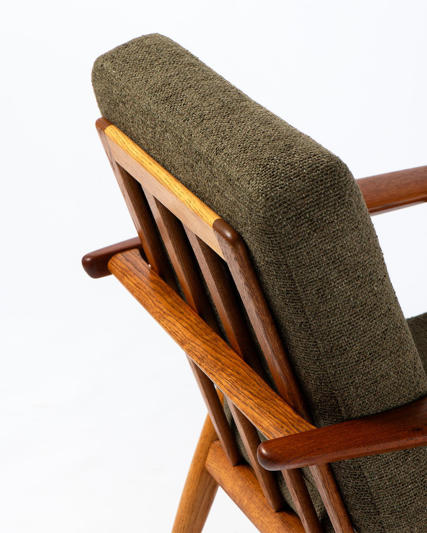 Hans J. Wegner Chaise cigares en chêne et teck danois années 1950 Excellent état - En vente à London, England