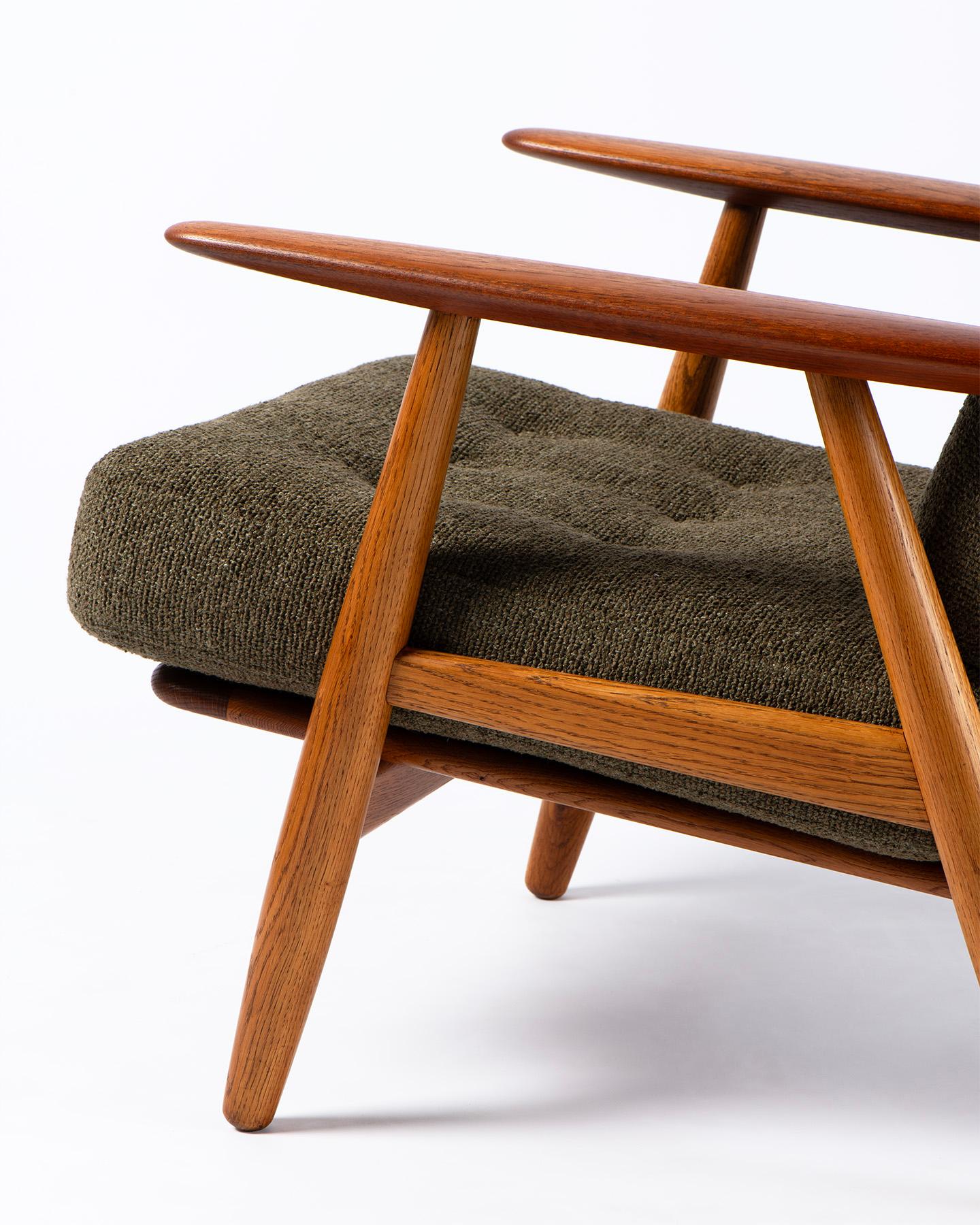 Laine Hans J. Wegner Chaise cigares en chêne et teck danois années 1950 en vente