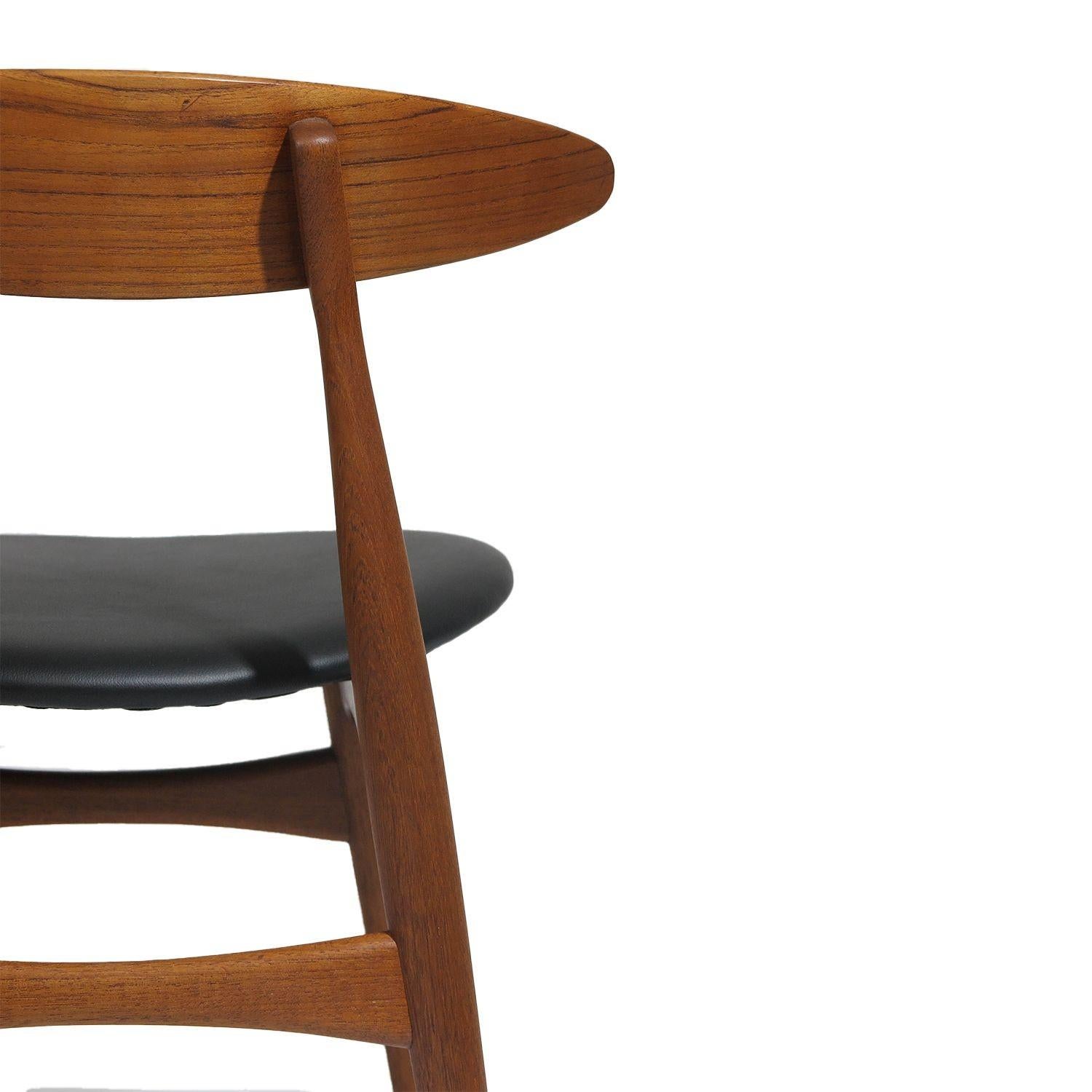 Leather Hans J. Wegner Danish Teak Dining Chairs CH 33 for Carl Hansen For Sale