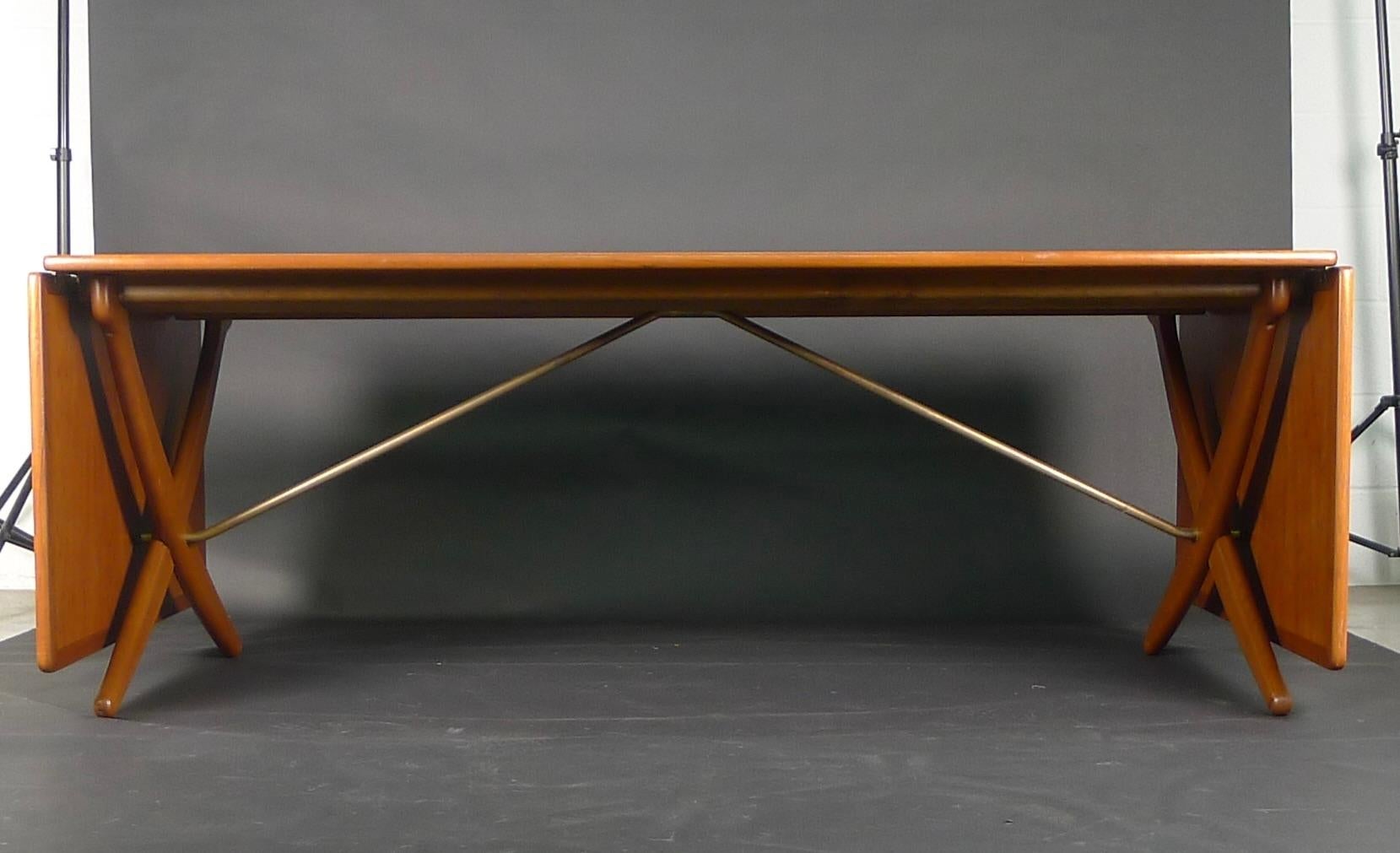 Hans J Wegner, Danish Teak & Oak Drop-Leaf Dining Table by Andreas Tuck, 1950s

Designed by Hans J Wegner in 1950 and manufactured by cabinetmaker Andreas Tuck in Demmark, this is the rare model AT-314 with teak top and two drop leaves, oak sabre