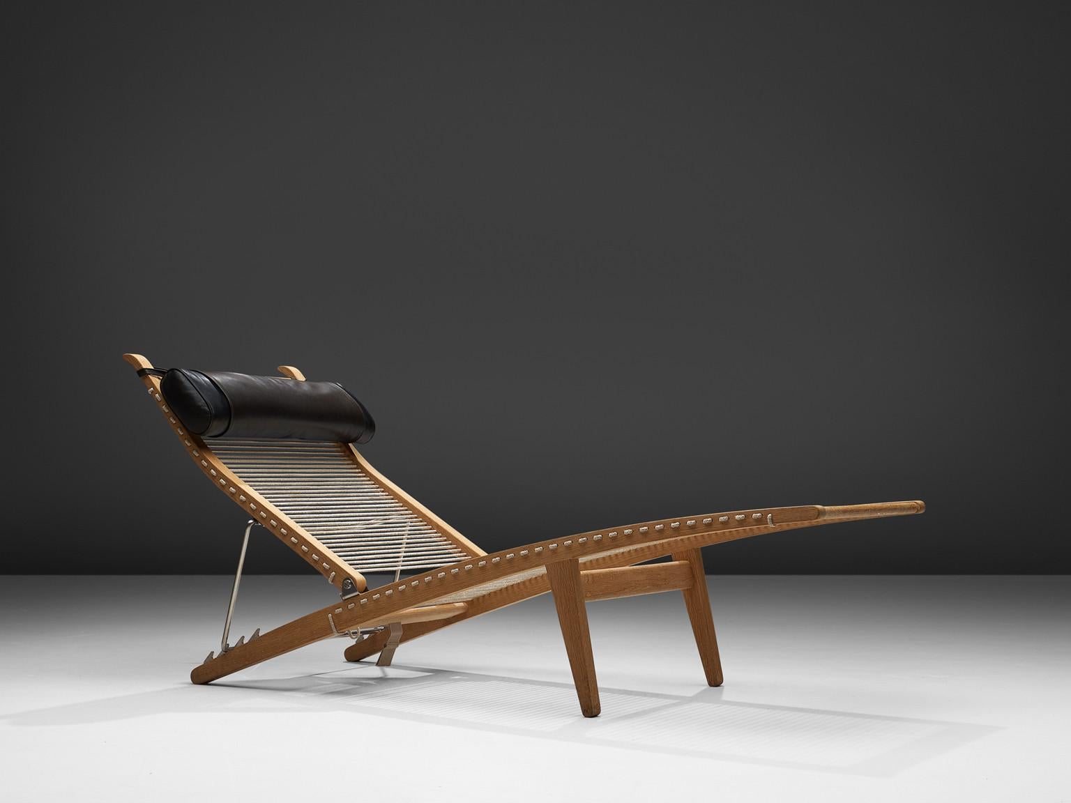 Hans J. Wegner, deck chair 'PP524', oak, rope, stainless steel, Denmark, 1958

Beautiful Hans J. Wegner Deck chair, also known as the 'PP 524' chair. The chair was first shown at the Copenhagen Cabinet-Makers Guild Exhibition in 1958 and produced