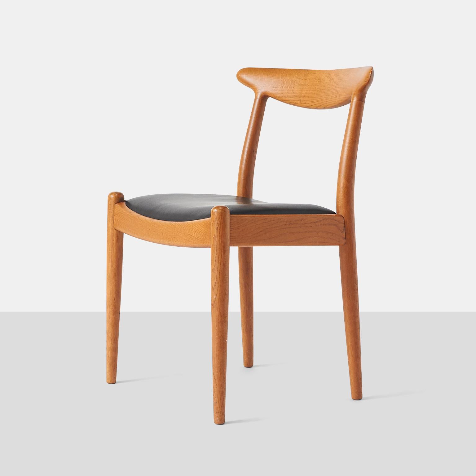 Mid-Century Modern Ensemble de 8 chaises de salle à manger W2 de Hans J Wegner en vente