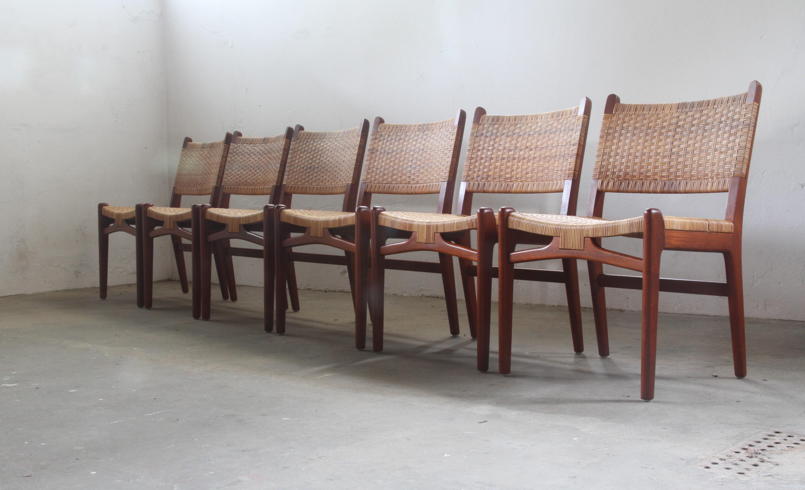 This is a very rare set of CH31 dining chairs designed by Hans J. Wegner in 1956. These chairs come from a significant era in design history, combining sharp, classic lines with an oriental touch, reflecting inspiration from ancient Chinese designs.