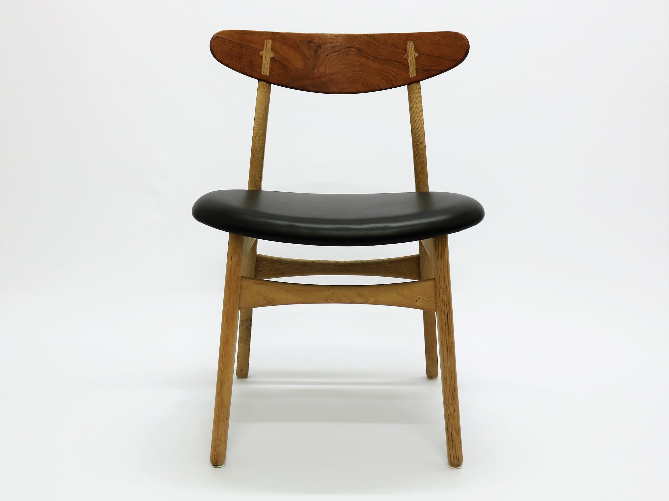 Set of 8 vintage dining chairs in teak, oak and leather by Hans J. Wegner for Carl Hansen & Son, Denmark.