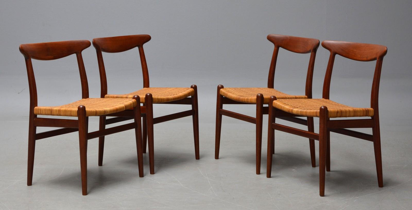 Mid-20th Century Hans J. Wegner, Dining Chairs Model W2 'Set of 4', Teak and Patinated Wicker For Sale