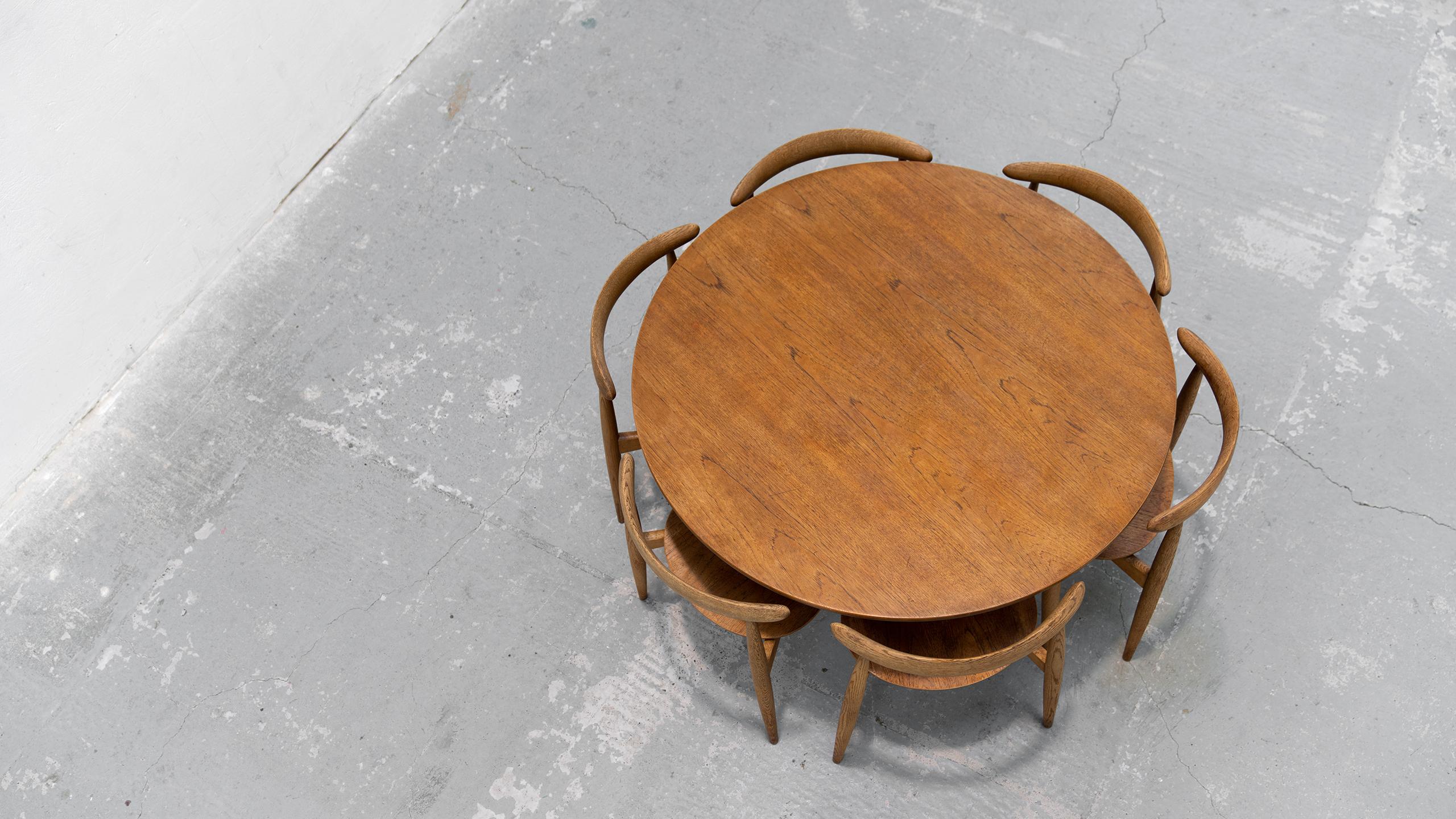 Scandinavian Modern Hans J. Wegner, Dining Group Heart Chair & Table 1958 by Fritz Hansen, Denmark