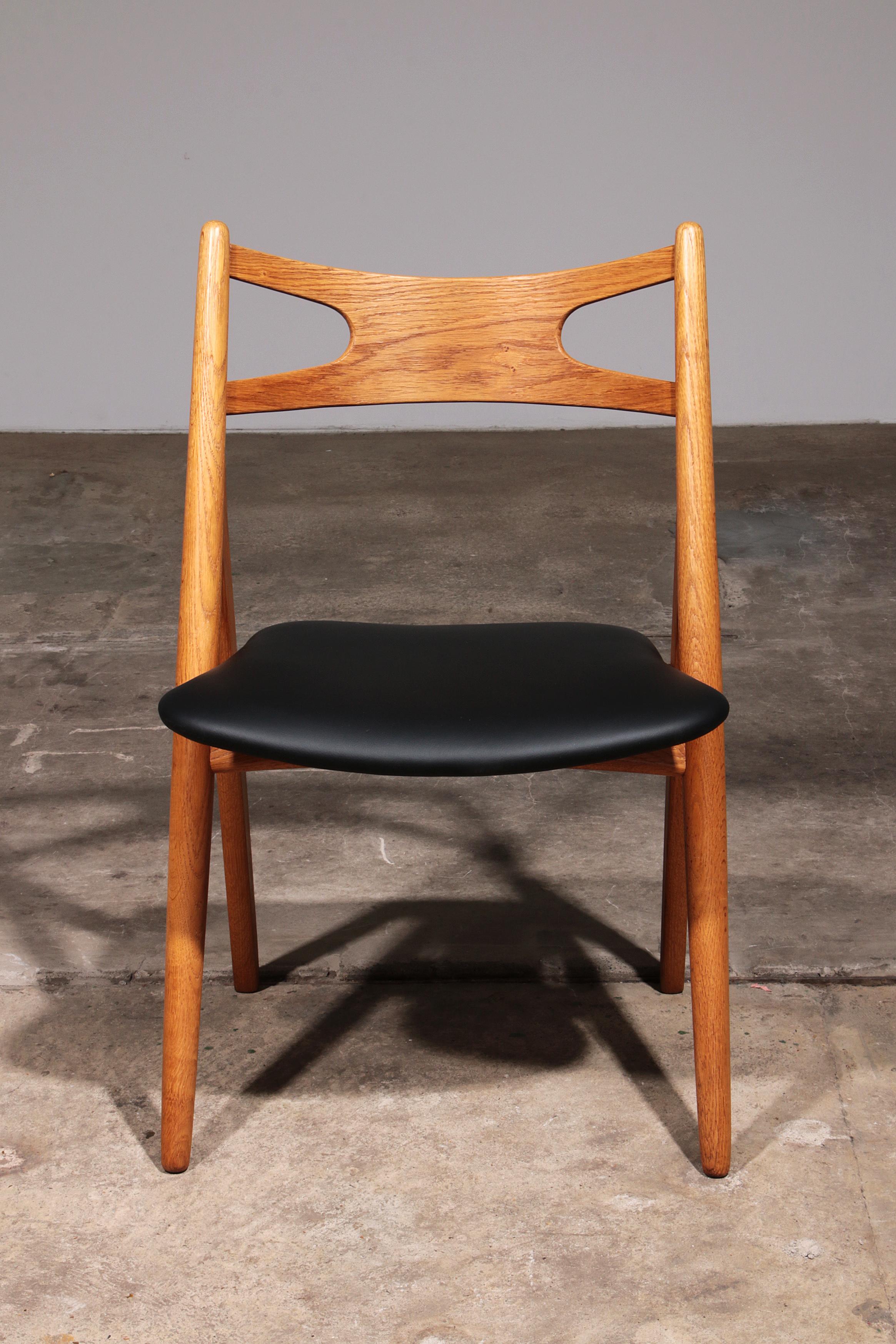 Ensemble de salle à manger Hans J Wegner 8 chaises CH29 Sawbuck et table AT 310 en vente 8