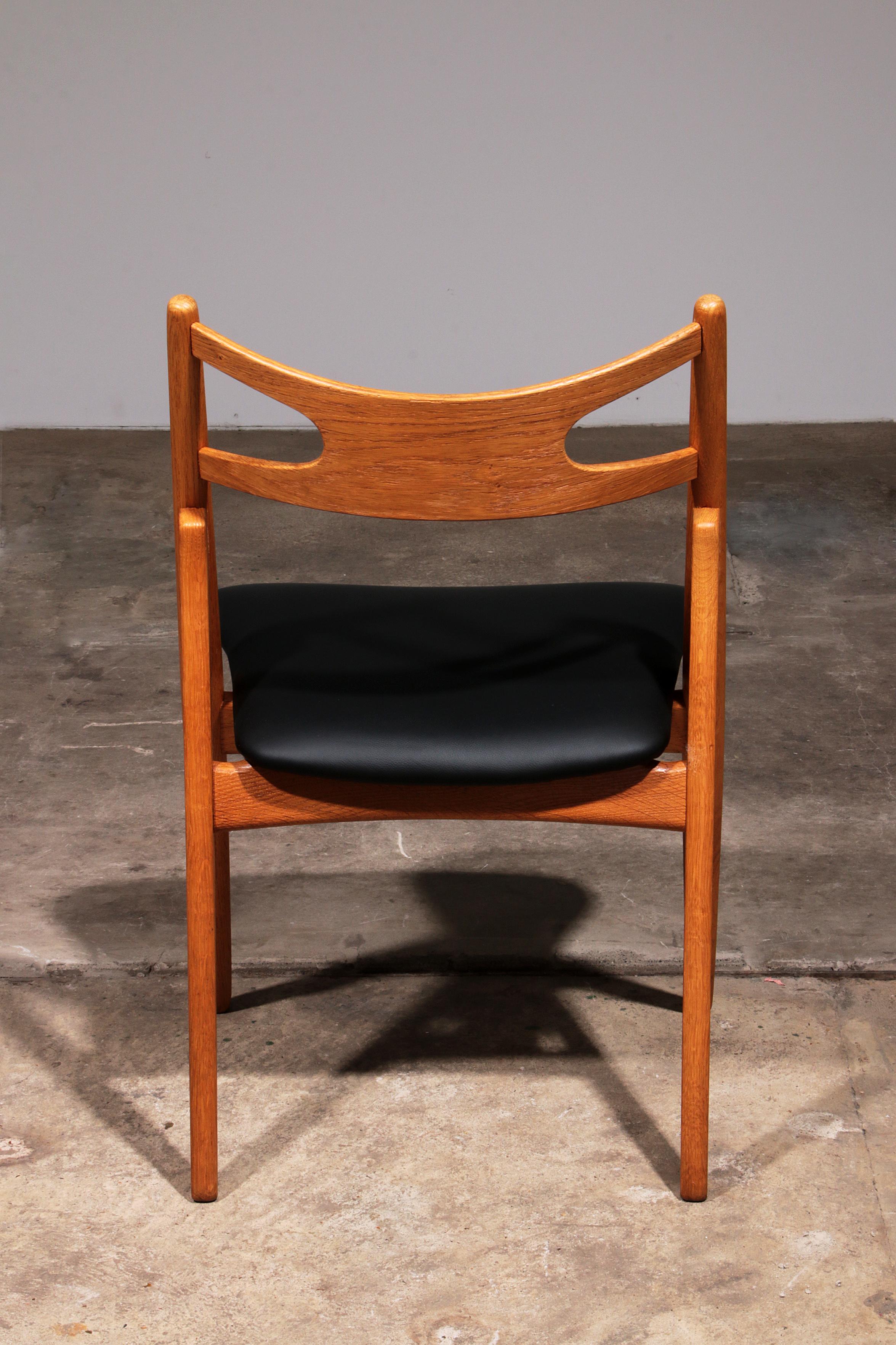 Ensemble de salle à manger Hans J Wegner 8 chaises CH29 Sawbuck et table AT 310 en vente 10