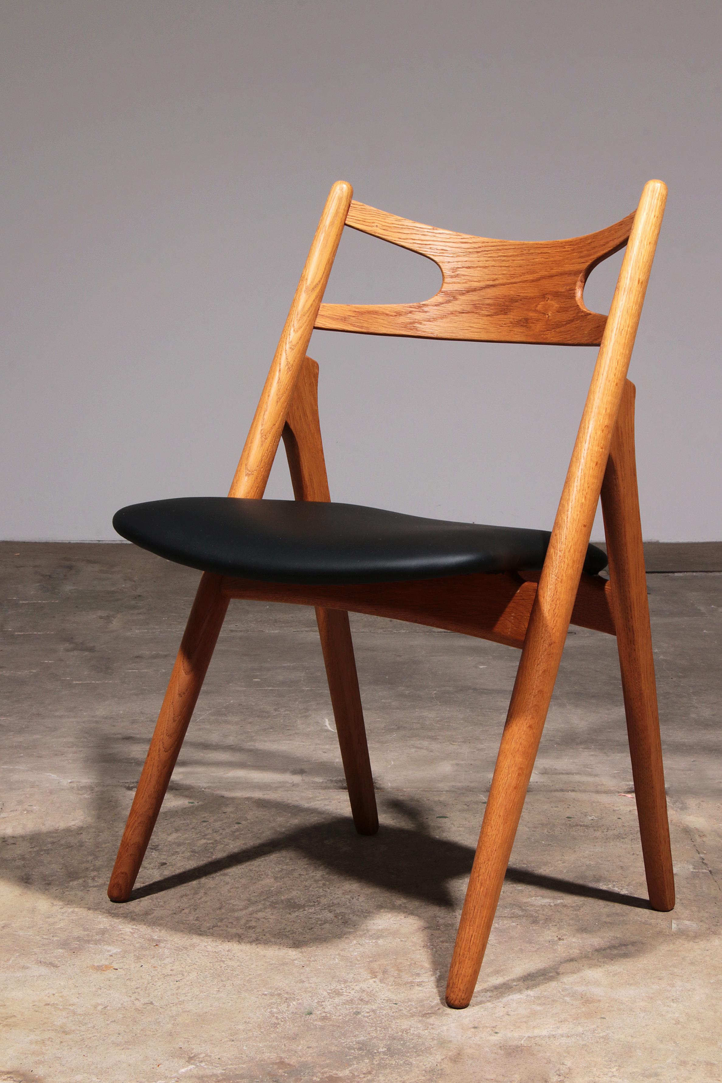 Ensemble de salle à manger Hans J Wegner 8 chaises CH29 Sawbuck et table AT 310 en vente 13
