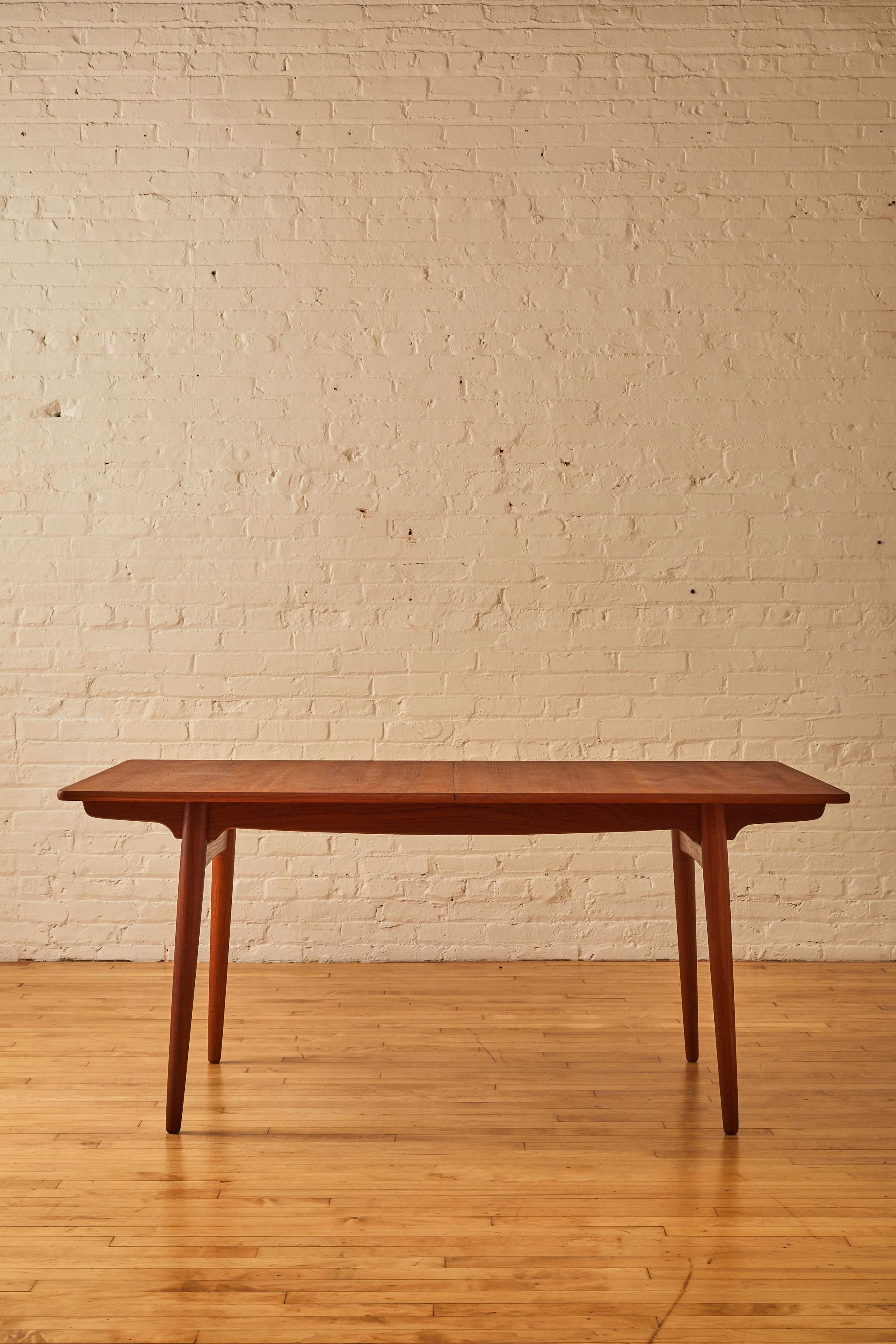 Hans J. Wegner Dining Table In Good Condition In Long Island City, NY