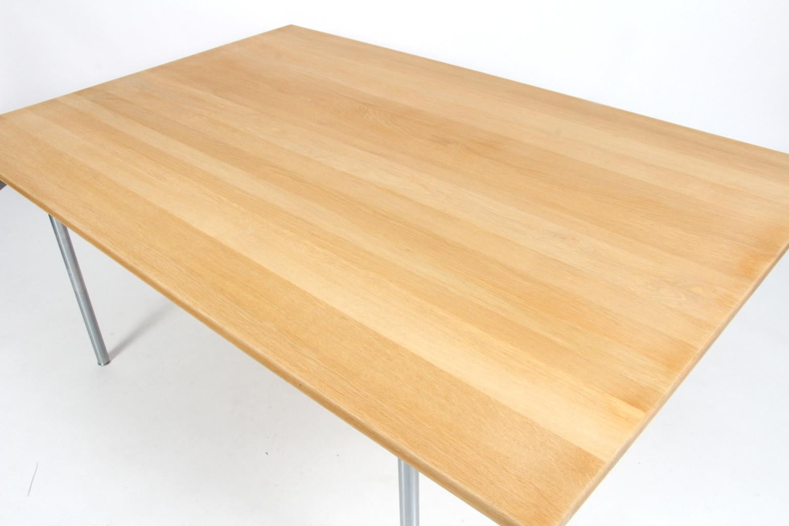 Hans J. Wegner Dining Table, Model CH316, Massive Soap Treated Oak In Excellent Condition In Esbjerg, DK