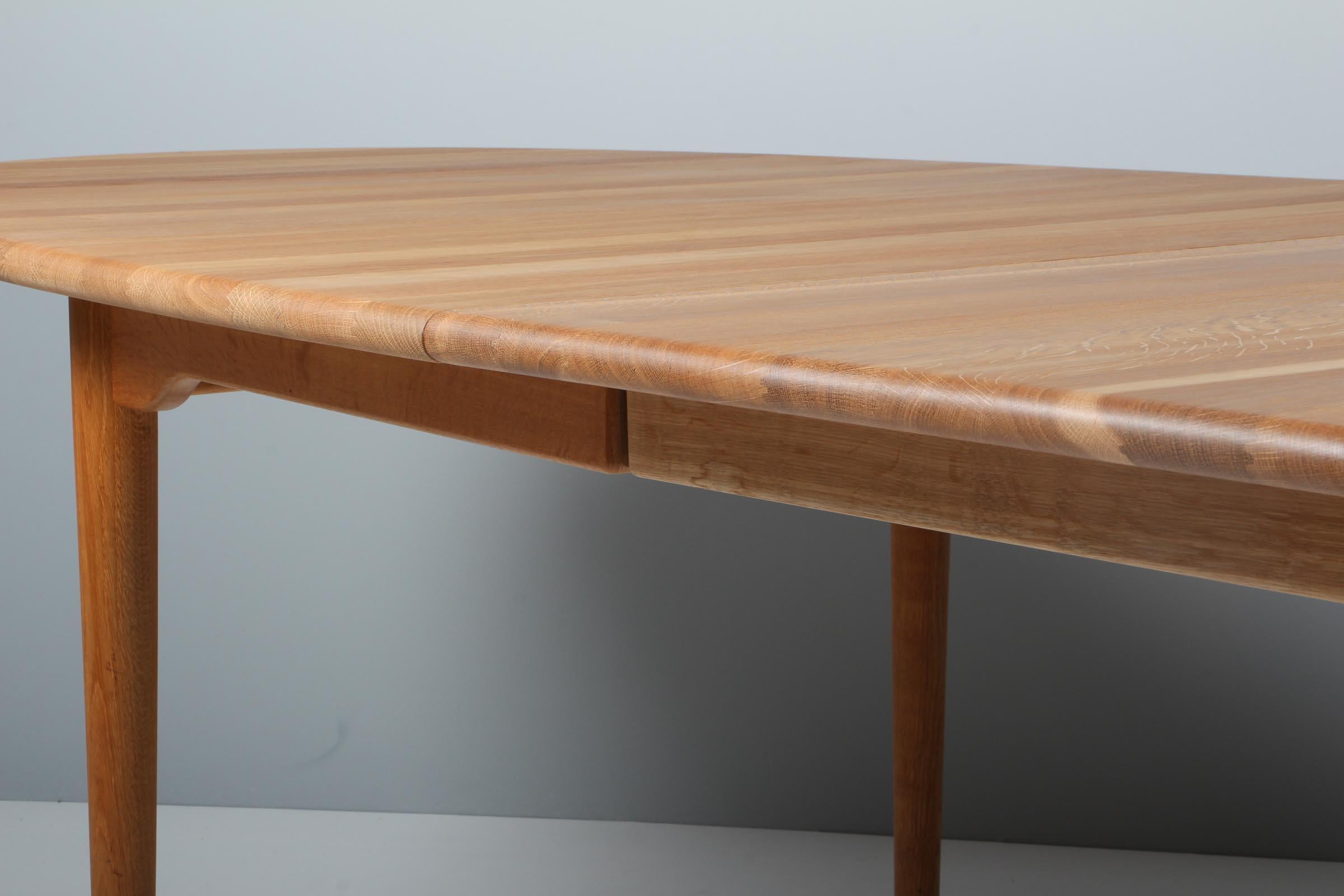 Hans J. Wegner Dining Table, Model CH339 Oiled Oak, Carl Hansen, Denmark 1