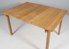 Hans J. Wegner, Dining Table, oak, extension leaf. Getama.