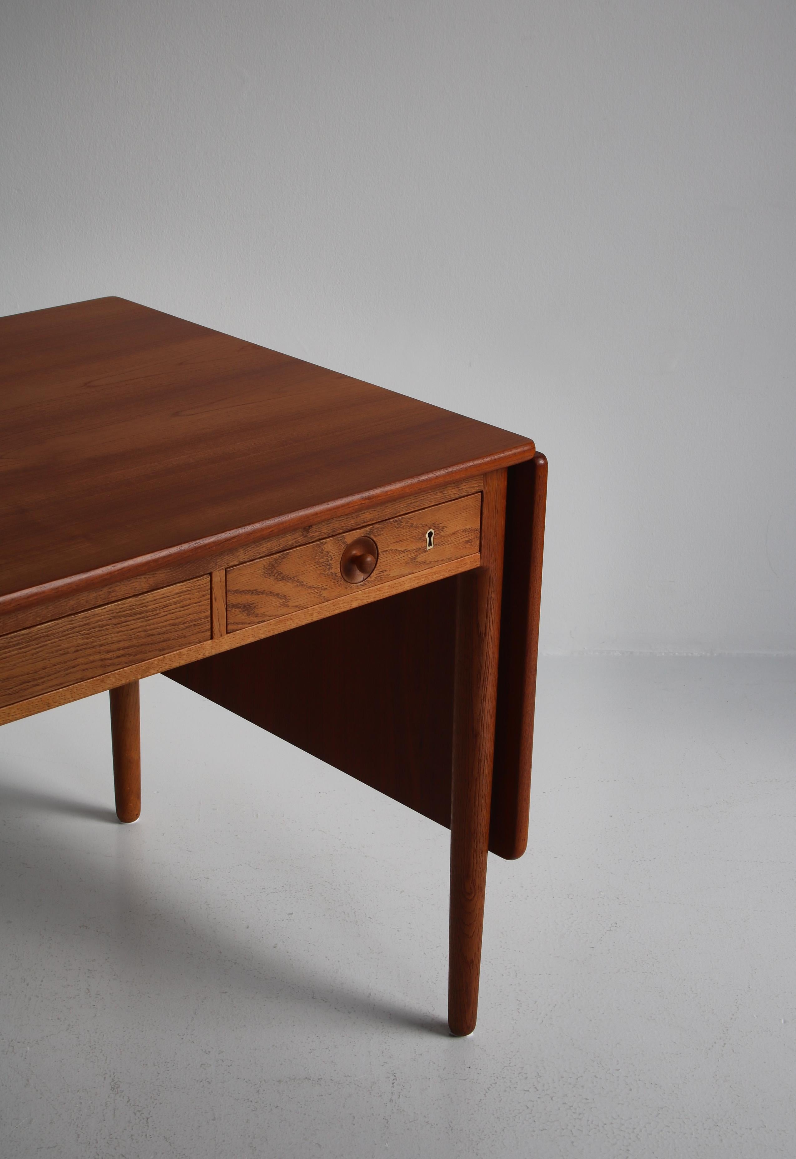 Hans J. Wegner, blattförmiger Schreibtisch oder Tisch, Modell „AT-305“ für Andreas Tuck, 1955 (Dänisch) im Angebot
