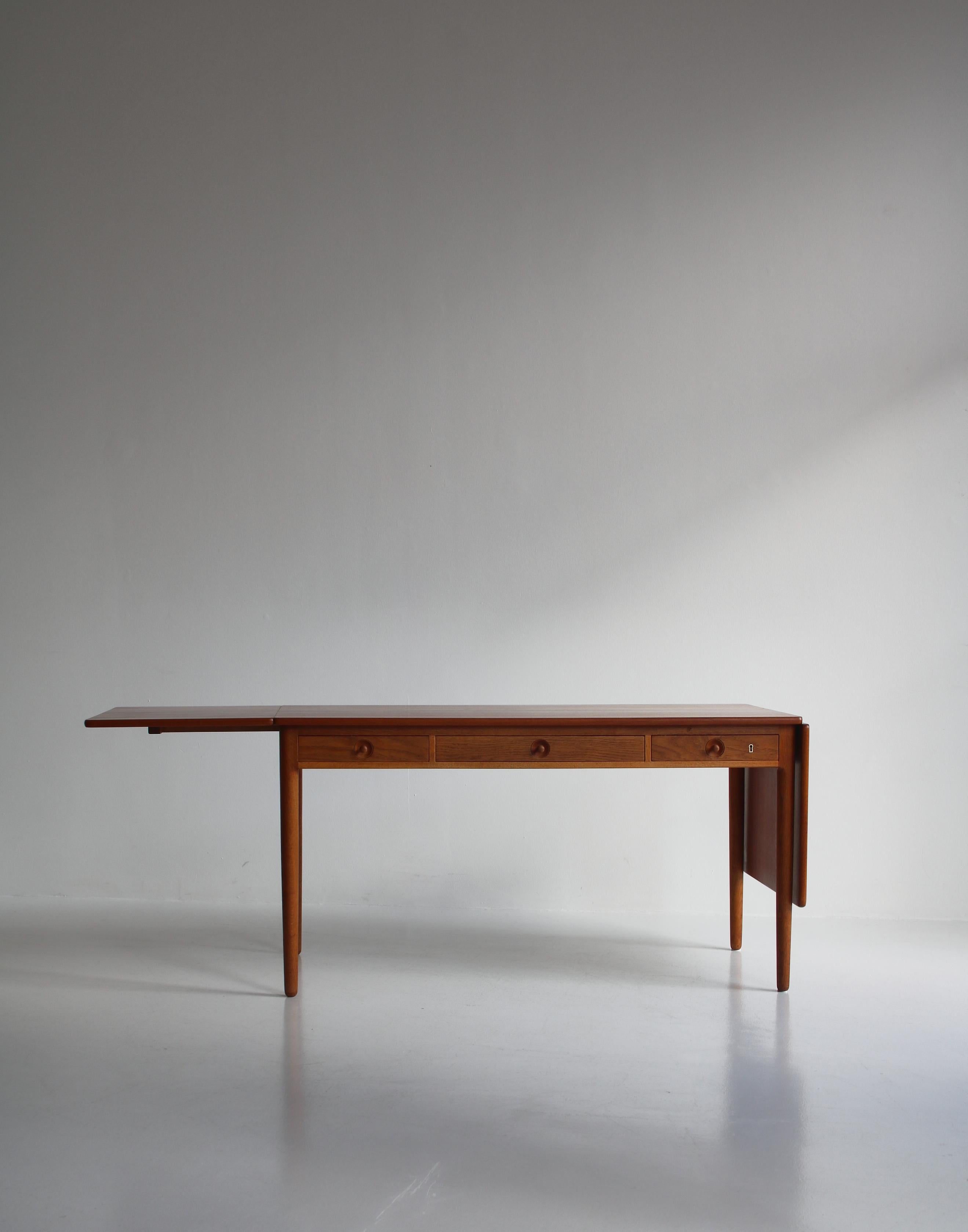 Hans J. Wegner, blattförmiger Schreibtisch oder Tisch, Modell „AT-305“ für Andreas Tuck, 1955 (Mitte des 20. Jahrhunderts) im Angebot