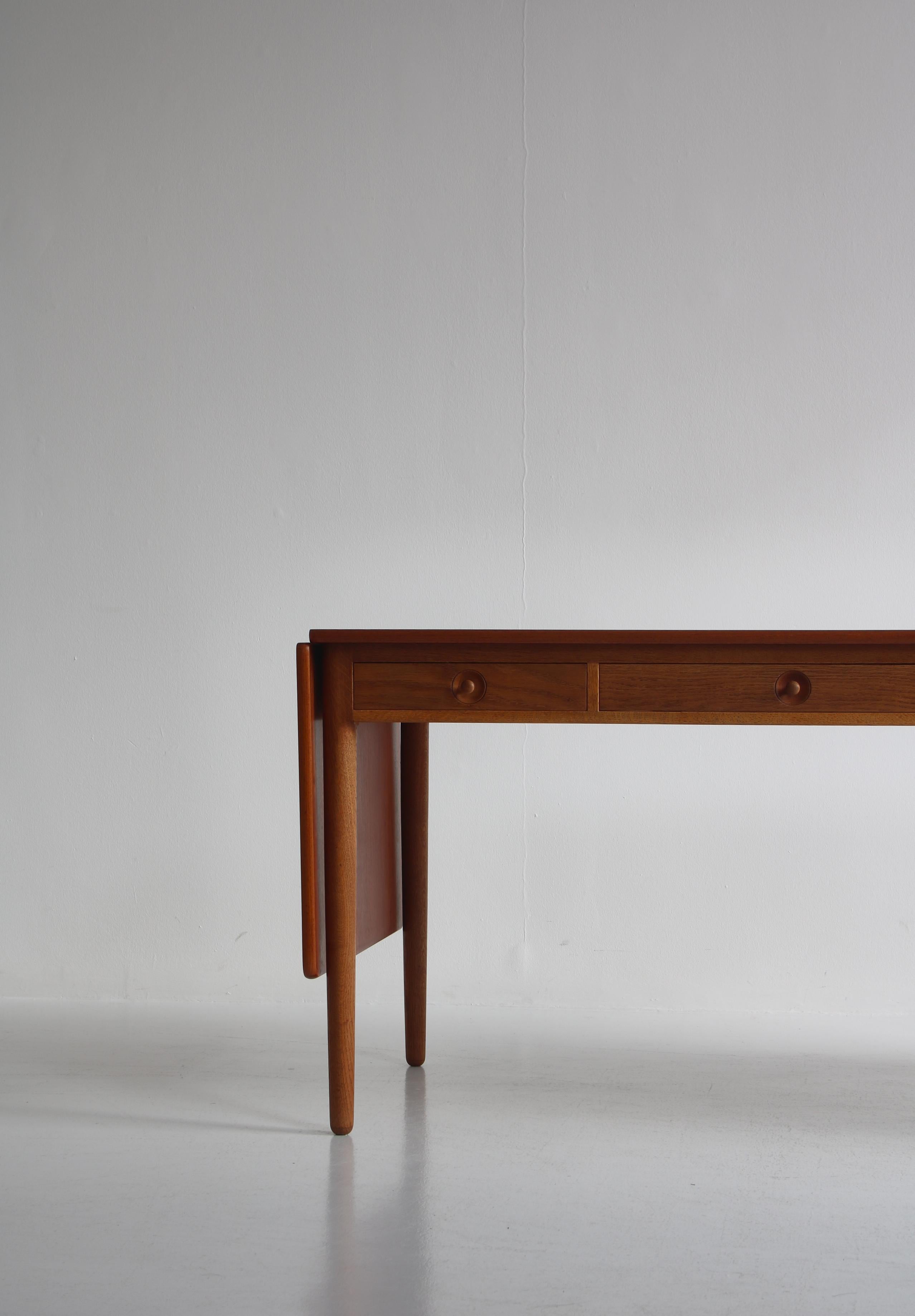 Hans J. Wegner, blattförmiger Schreibtisch oder Tisch, Modell „AT-305“ für Andreas Tuck, 1955 (Eichenholz) im Angebot