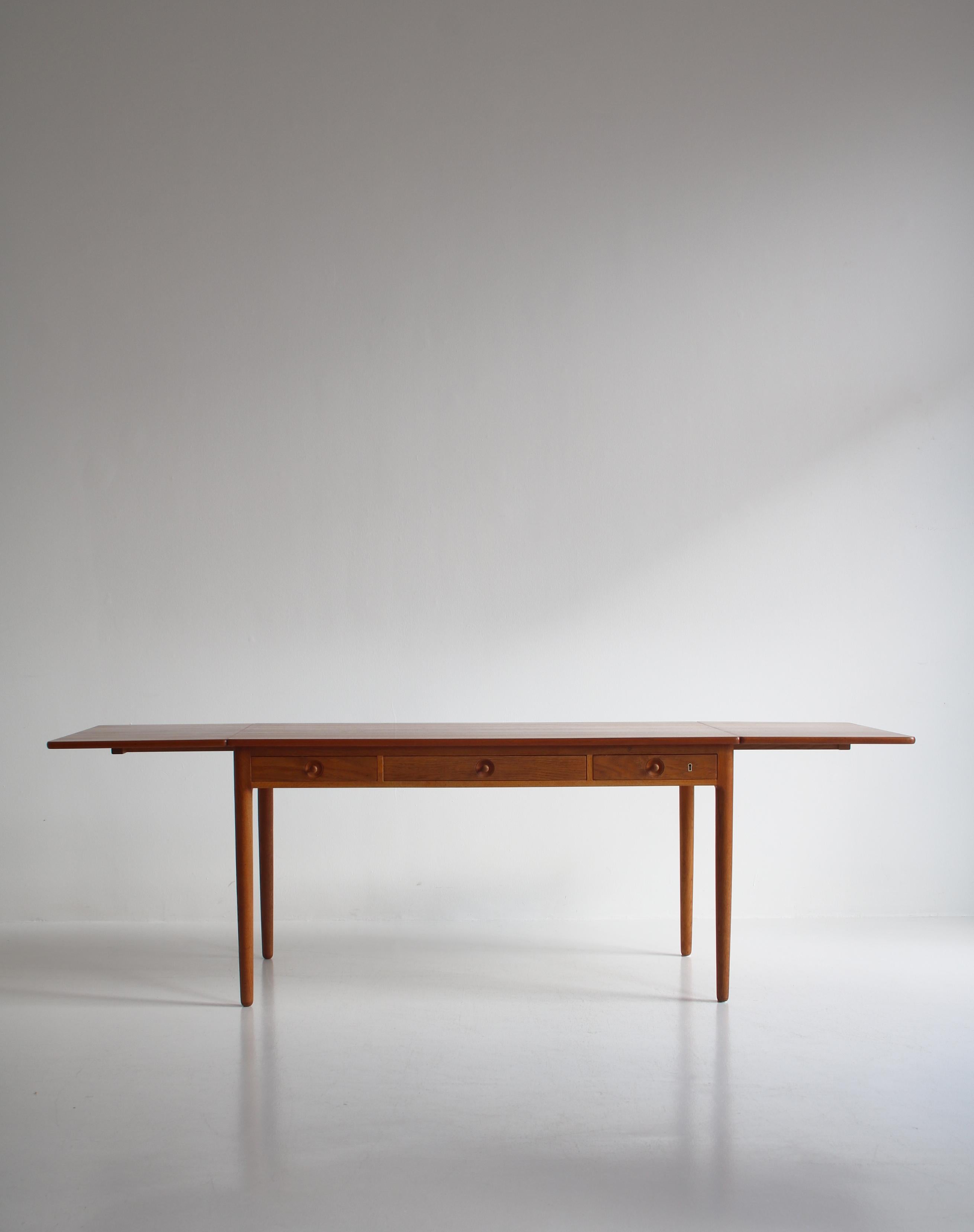 Hans J. Wegner, blattförmiger Schreibtisch oder Tisch, Modell „AT-305“ für Andreas Tuck, 1955 im Angebot 1