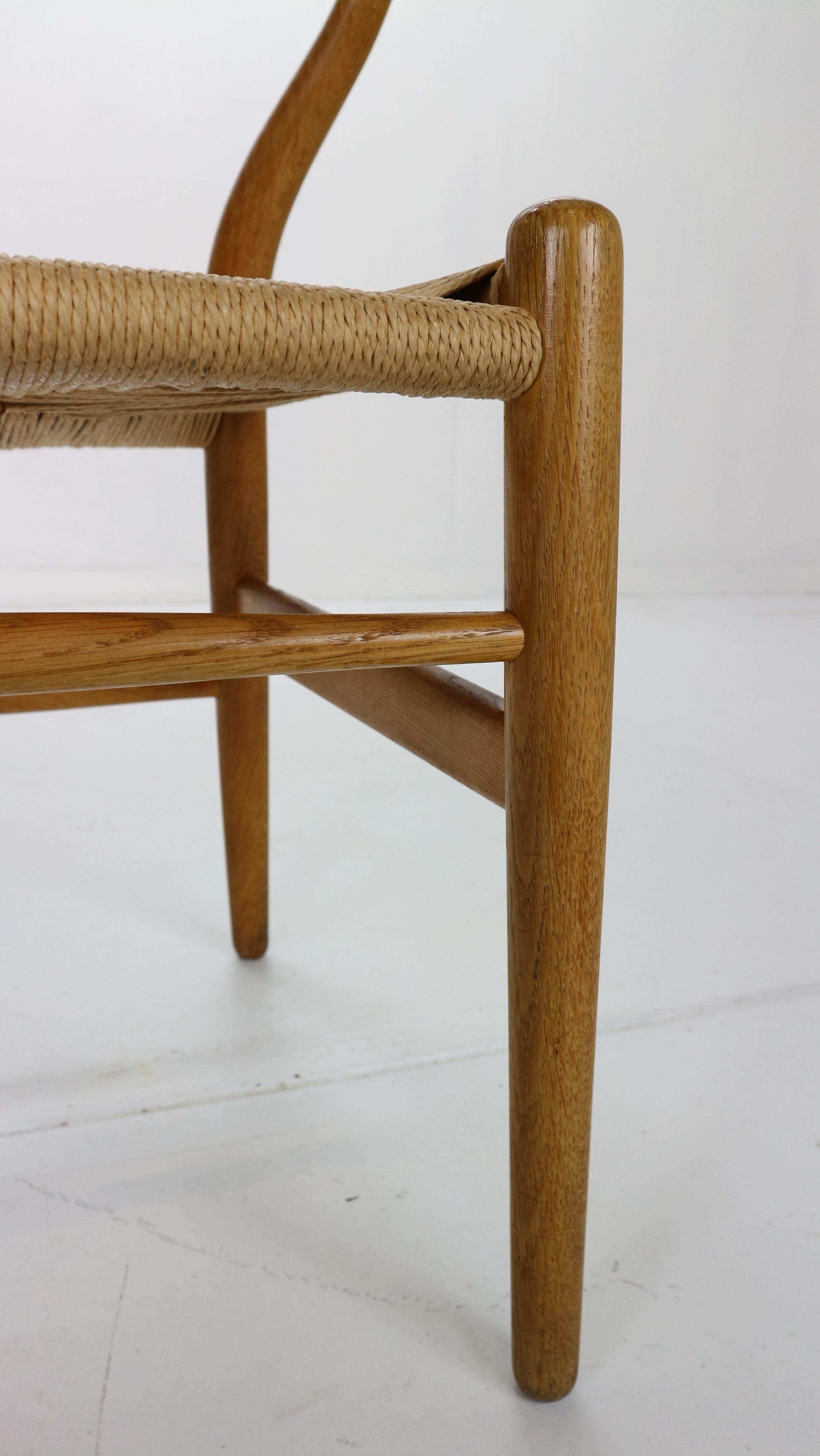 Hans J. Wegner Early Edition Set of 8 Oak Wishbone CH24 Chairs, 1950, Denmark 3