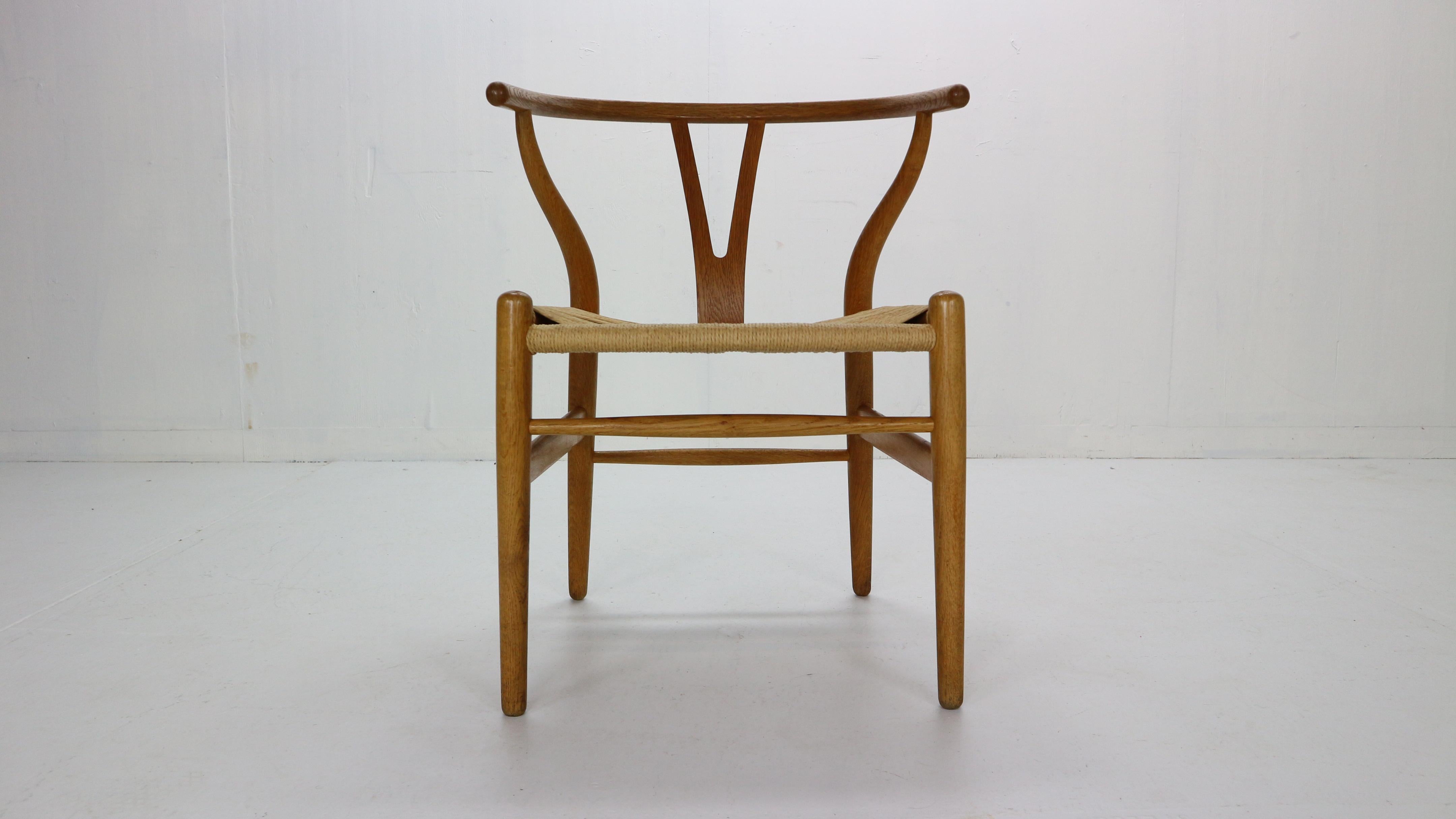 Hans J. Wegner Early Edition Set of 8 Oak Wishbone CH24 Chairs, 1950, Denmark In Good Condition In The Hague, NL