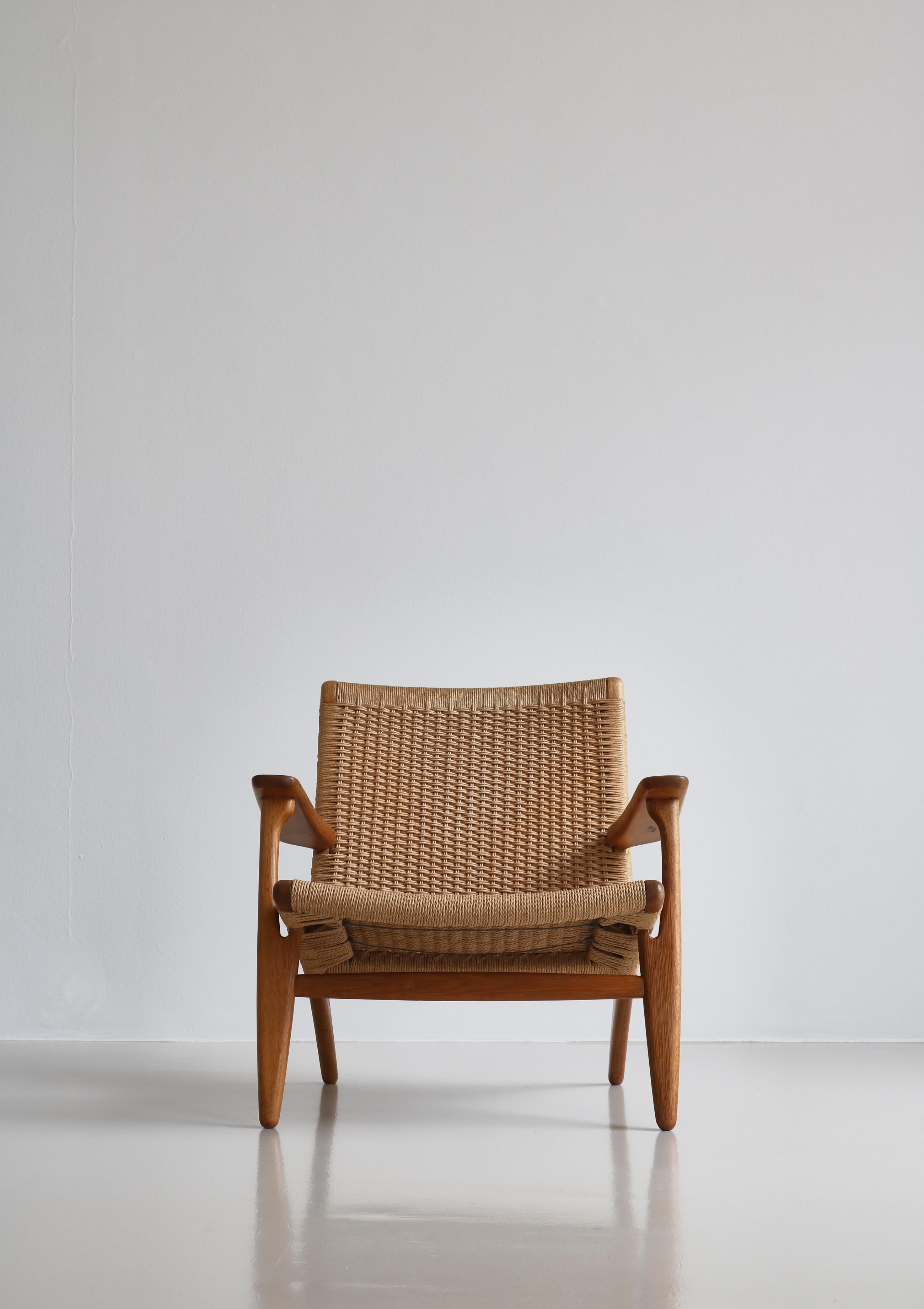 Scandinavian Modern Hans J. Wegner Early Production Lounge Chair model CH25, Denmark, 1950s