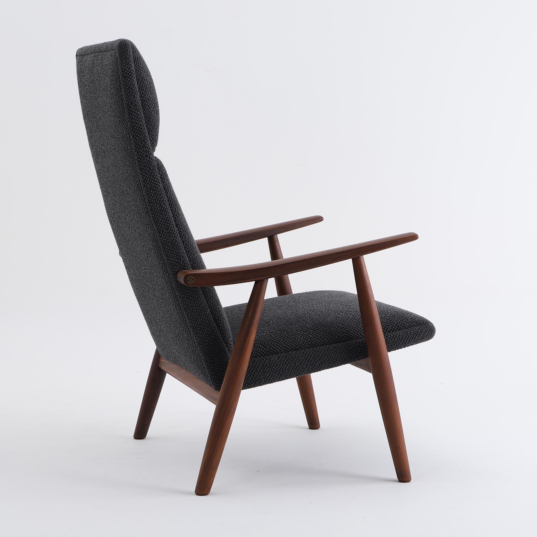 Scandinavian Modern Hans J. Wegner / Easy chair. GE-260A / GETAMA For Sale
