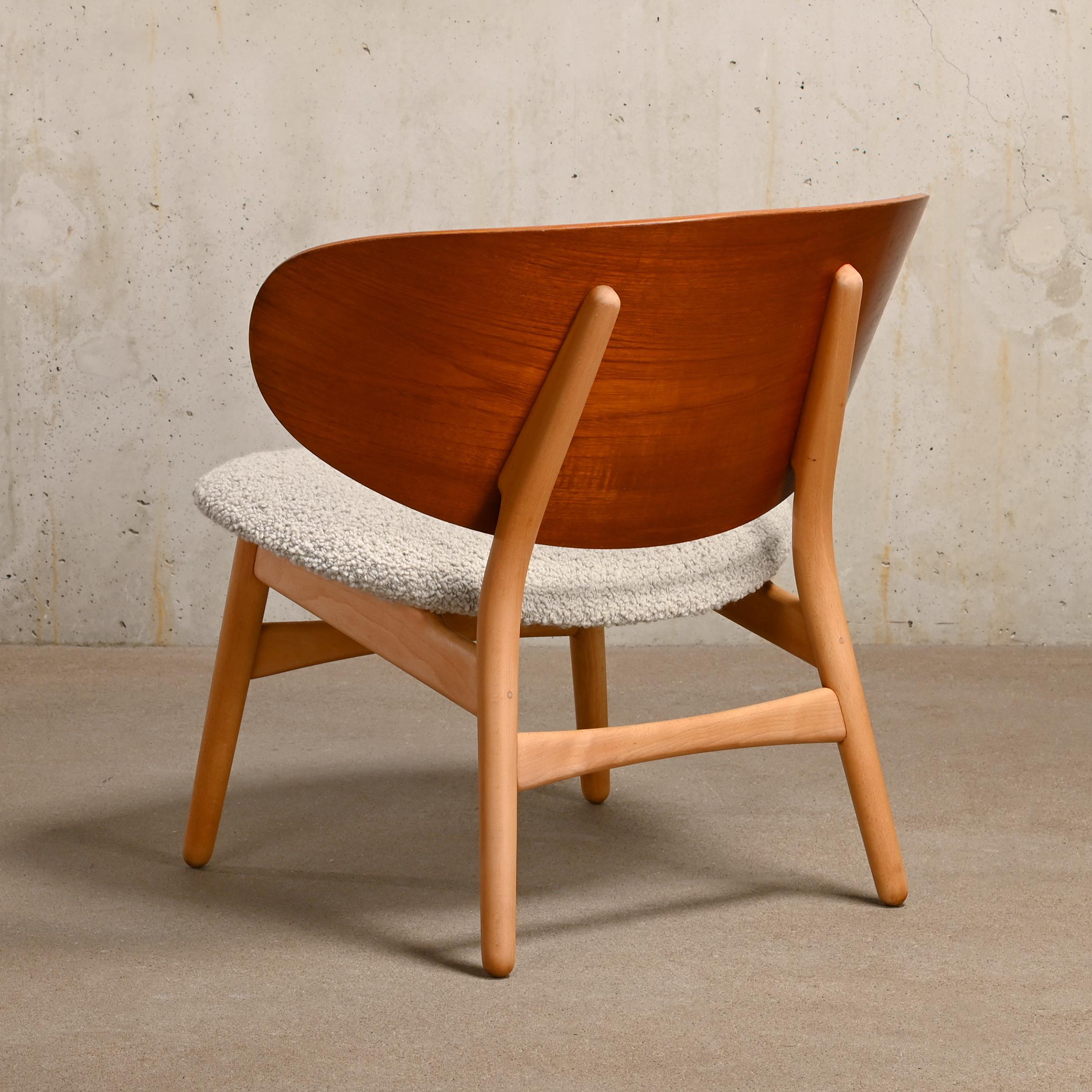 Hans J. Wegner FH1936 Shell Chair in Beach / Teak Wood and Bouclé, Frith Hansen In Good Condition For Sale In Amsterdam, NL