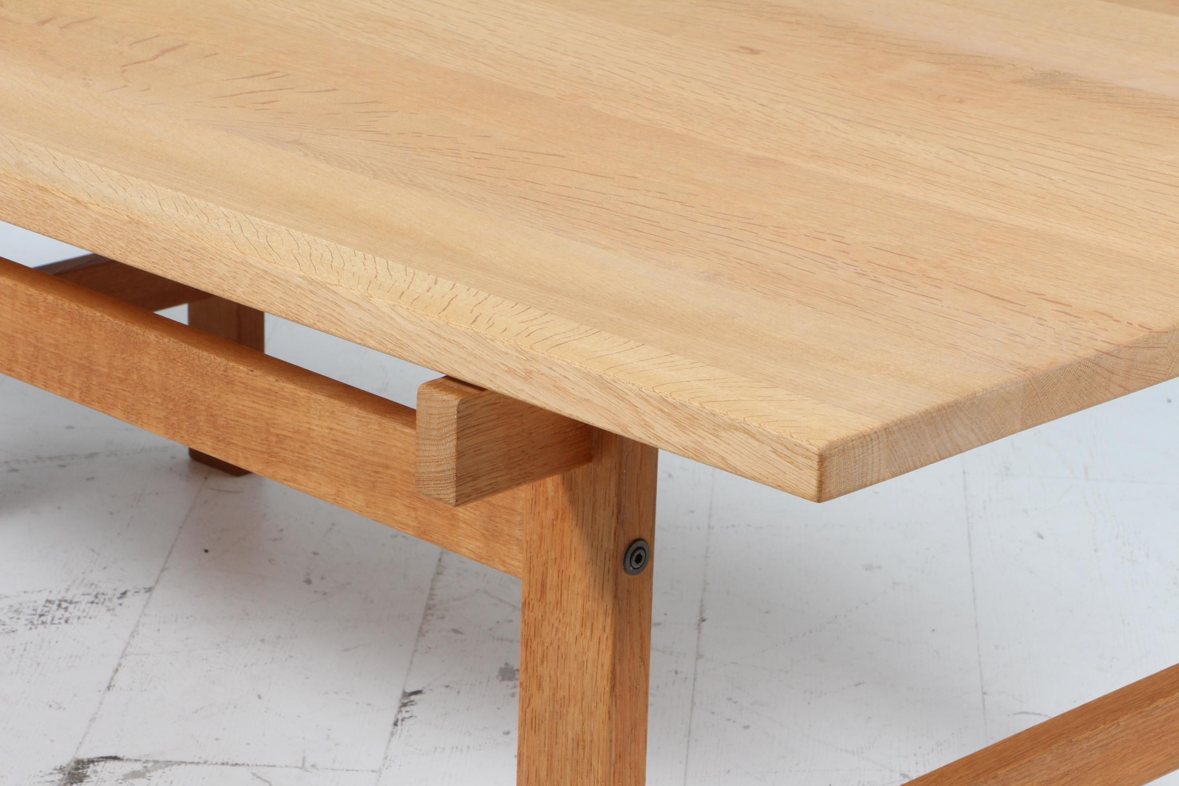 Hans J. Wegner para Andreas Tuck  Mesa de centro, roble macizo. Danés en venta