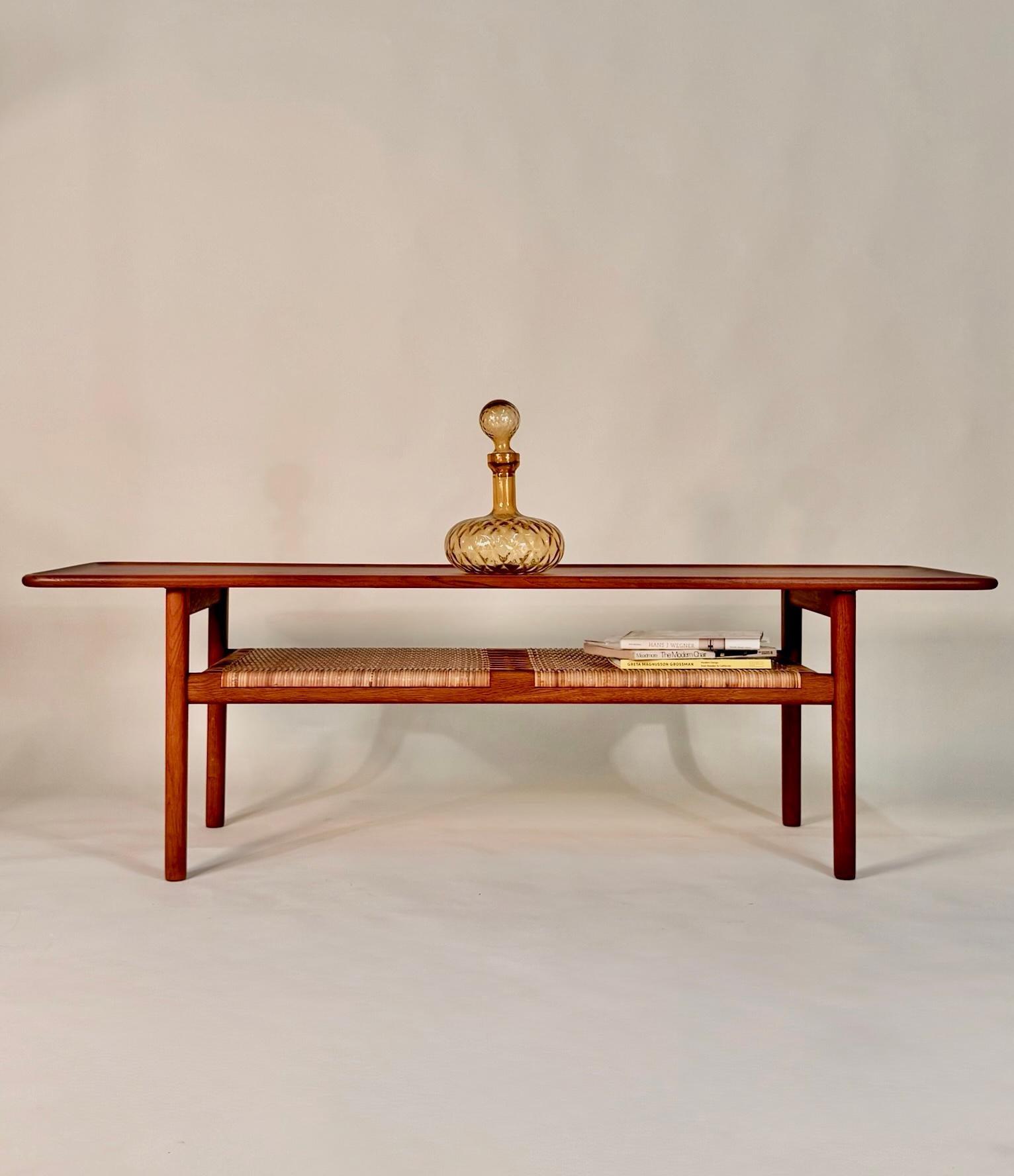 Hans J. Wegner pour Andreas Tuck Table basse en teck - Modèle AT-10
Danemark, années 1950
* Nous proposons des prix très compétitifs pour les envois internationaux. Contactez-nous pour un devis sur cette pièce ou toute autre pièce.
Rehaussez votre