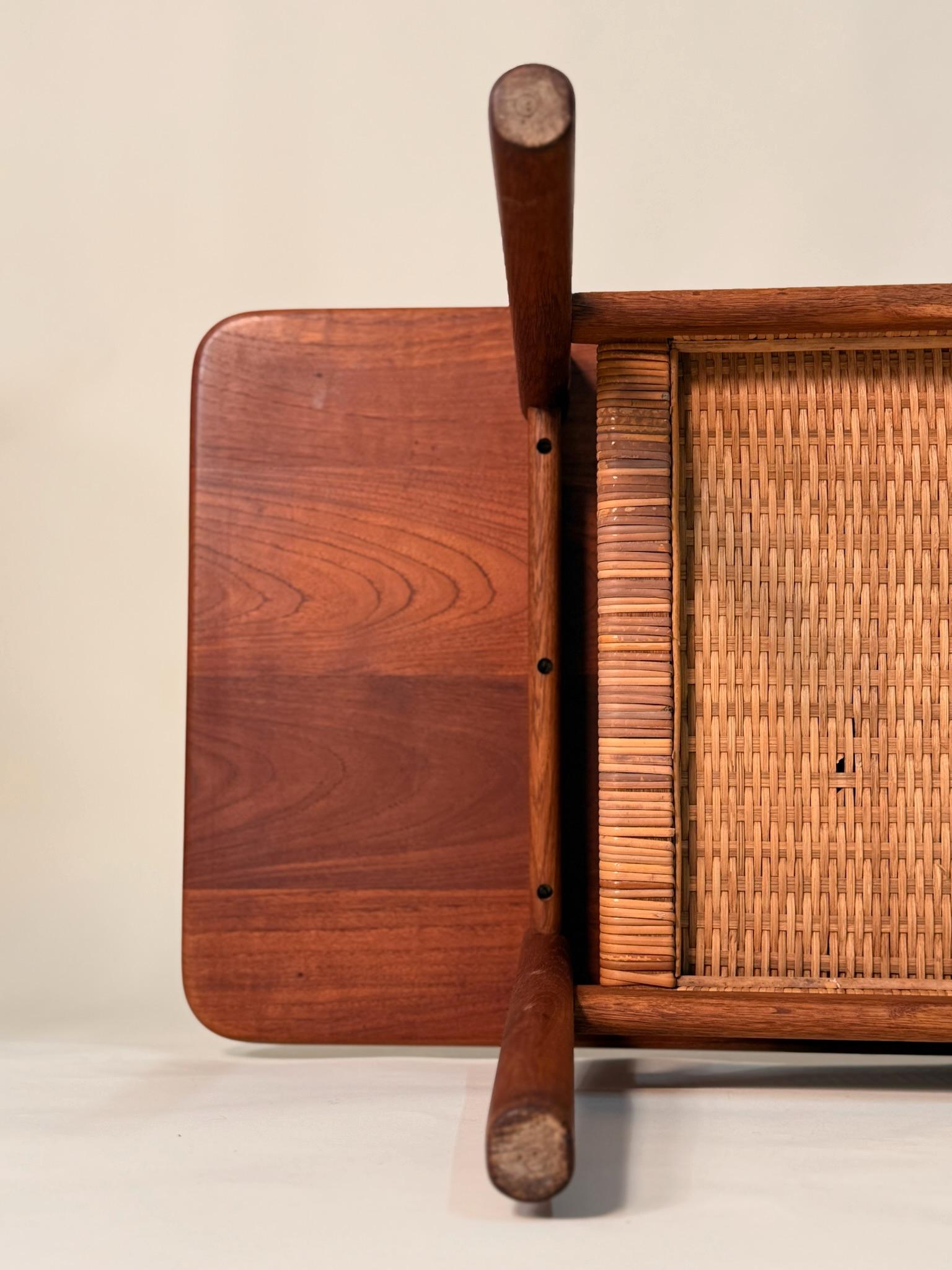 Milieu du XXe siècle Hans J. Wegner pour Andreas Tuck table basse en teck modèle AT-10 en vente