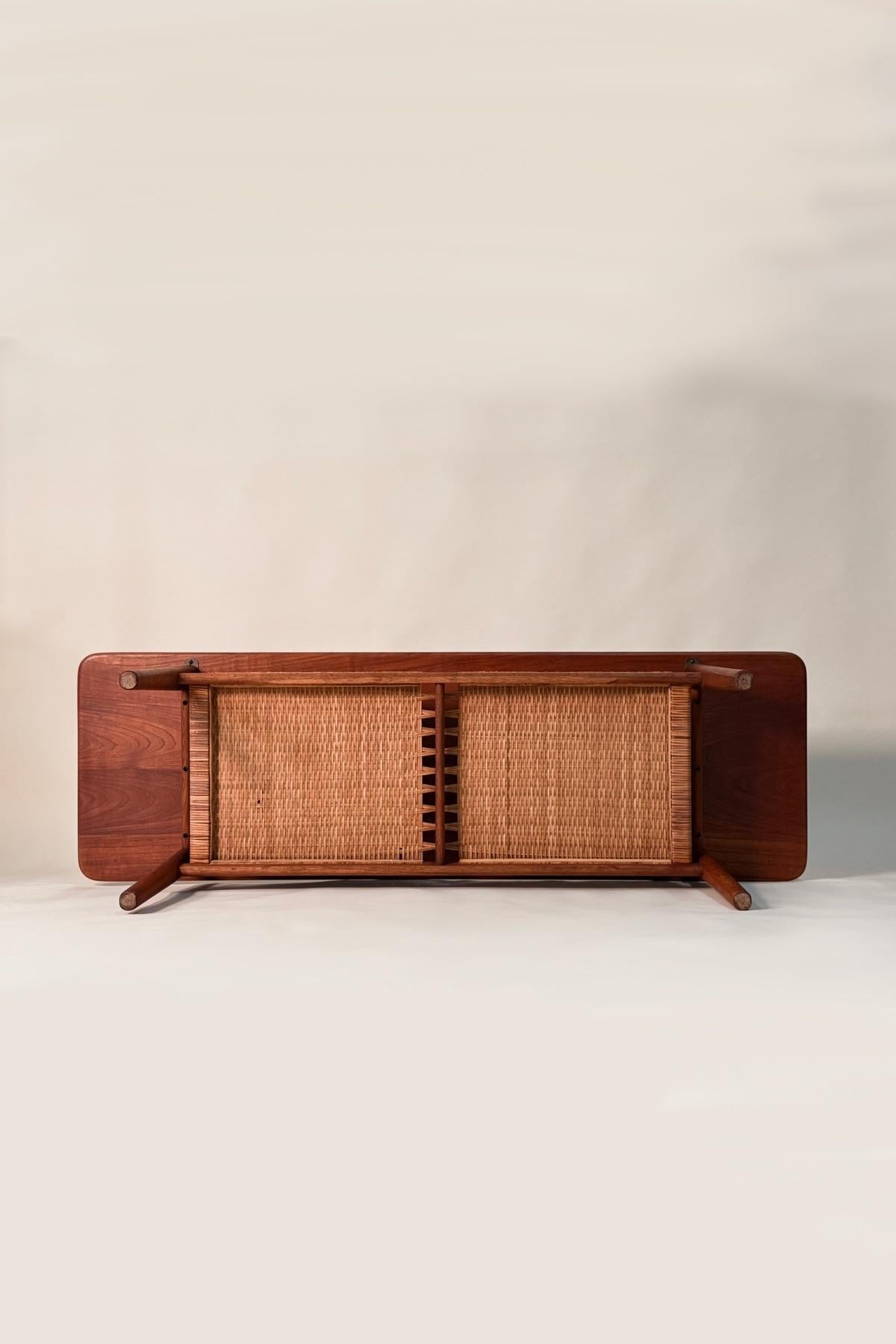 Hans J. Wegner pour Andreas Tuck table basse en teck modèle AT-10 en vente 1