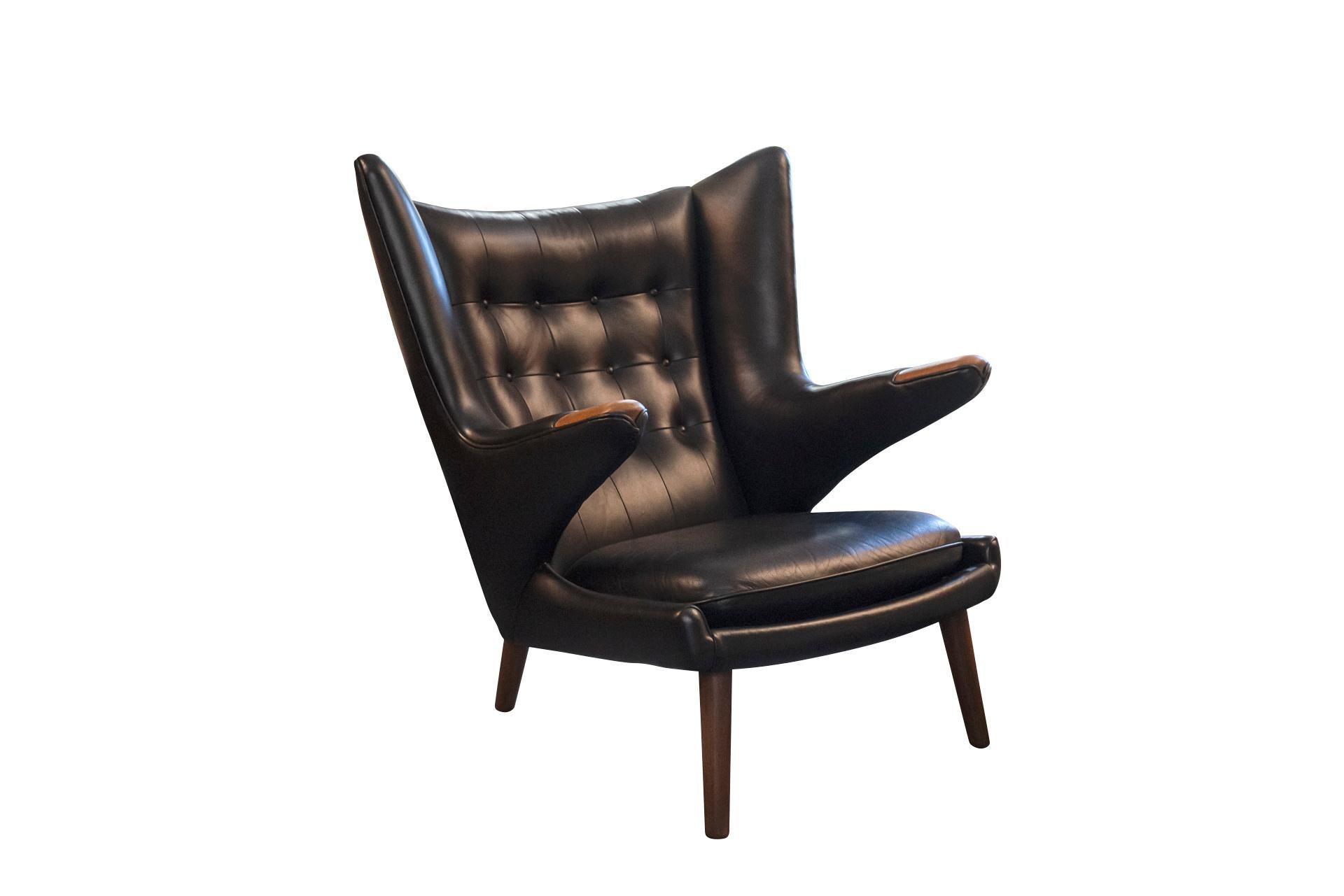 Hans. J. Wegner (1914-2007) for AP Stolen, armchair model vintage papa bear, 
Black leather, teak legs and armrests
Padded backrest, 
circa 1950, Denmark. 

Measures: Width 91 cm, depth 70 cm, height 98 cm, Seat height 38 cm.

One of the most