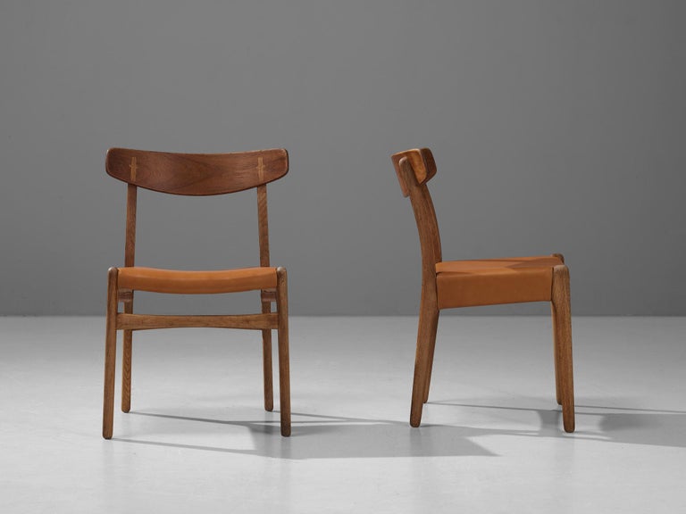 Late 20th Century Hans J. Wegner for Carl Hansen Pair of Dining Chairs in Cognac Leather and Oak For Sale