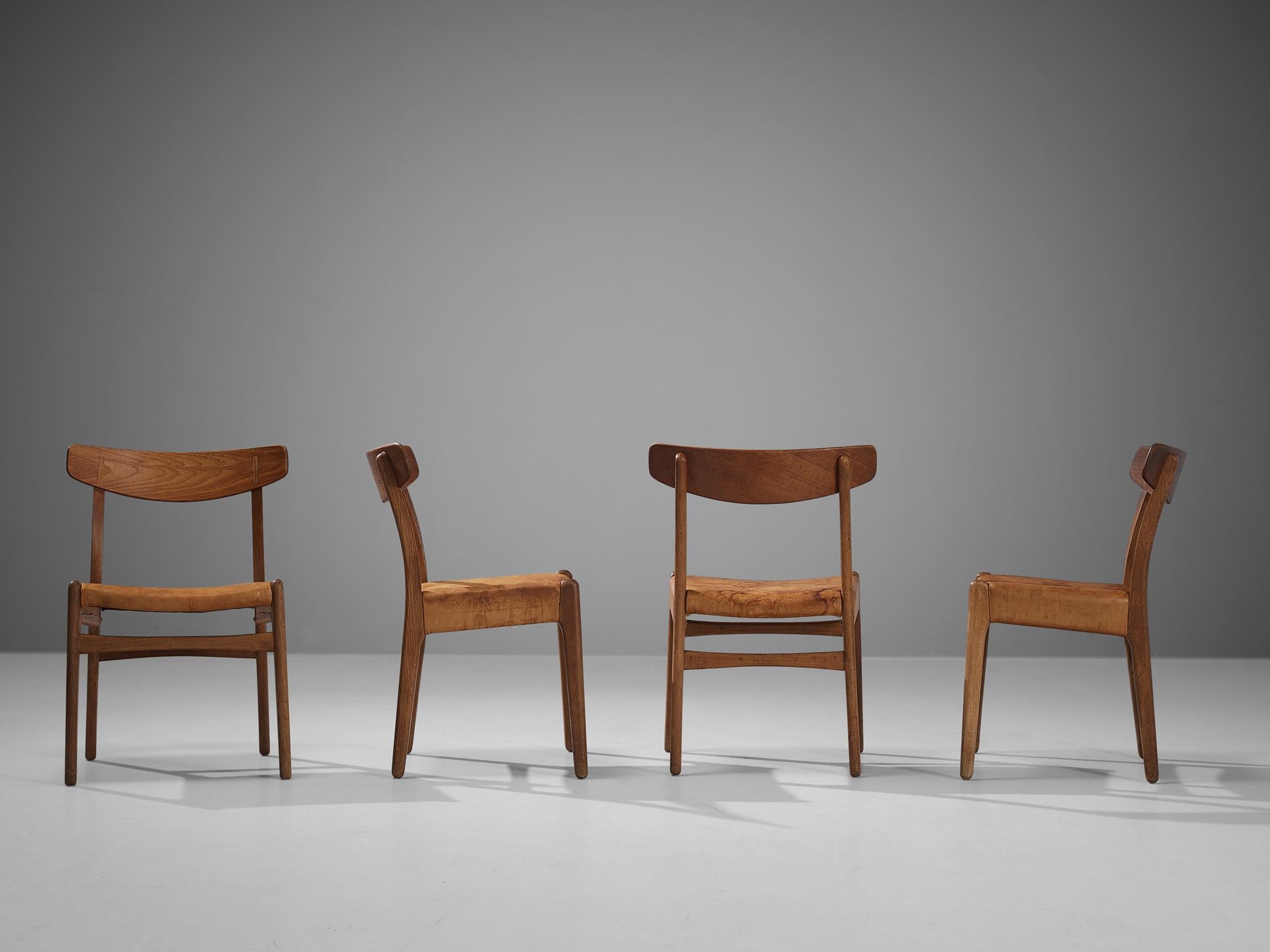 Ensemble de quatre chaises en cuir cognac et chêne de Hans J. Wegner pour Carl Hansen  en vente 5