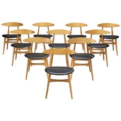 Hans J. Wegner for Carl Hansen & Søn Set of Ten Dining Chairs in Oak and Leather